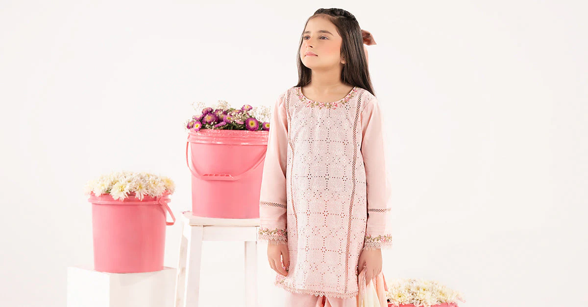 3 Piece Embroidered Lawn Suit - Image 8