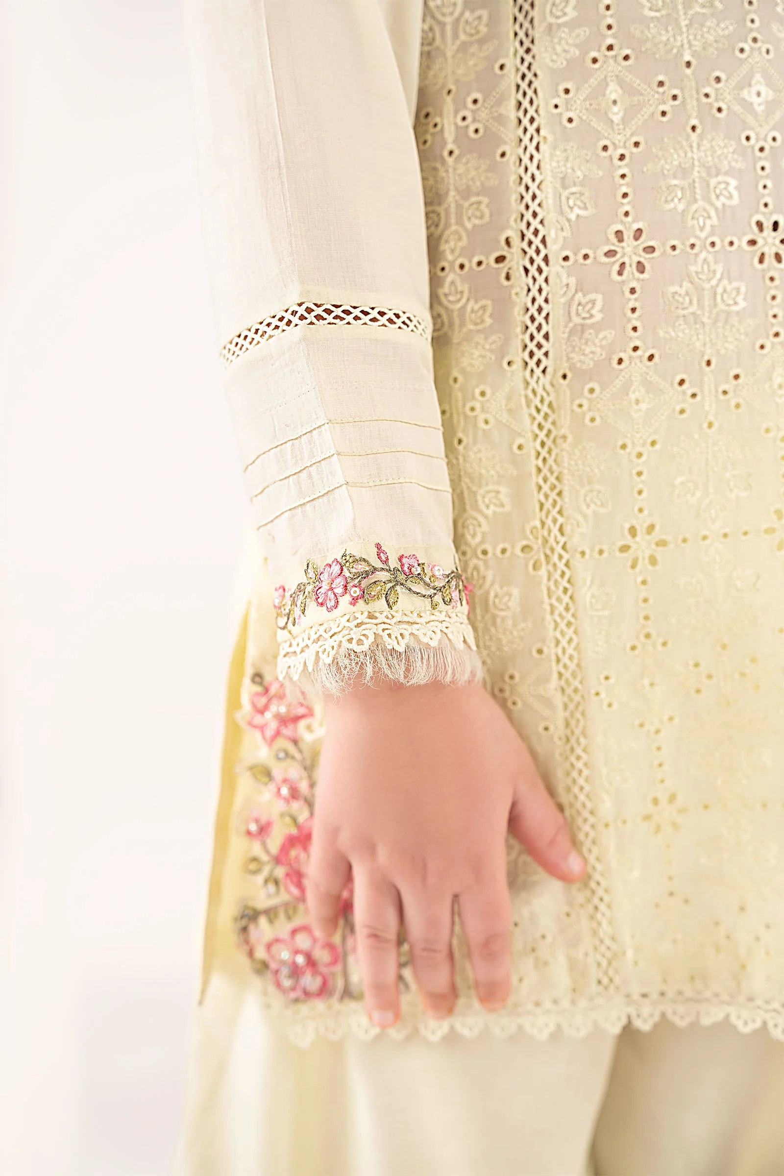 3 Piece Embroidered Lawn Suit - Image 4