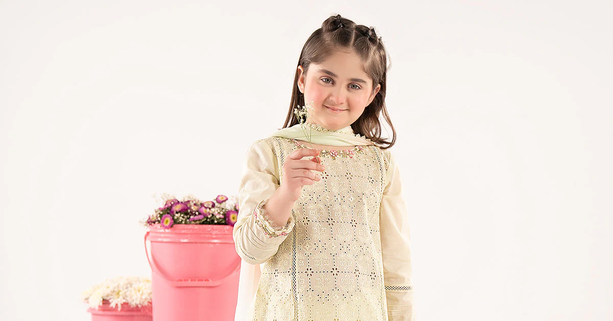 3 Piece Embroidered Lawn Suit - Image 8