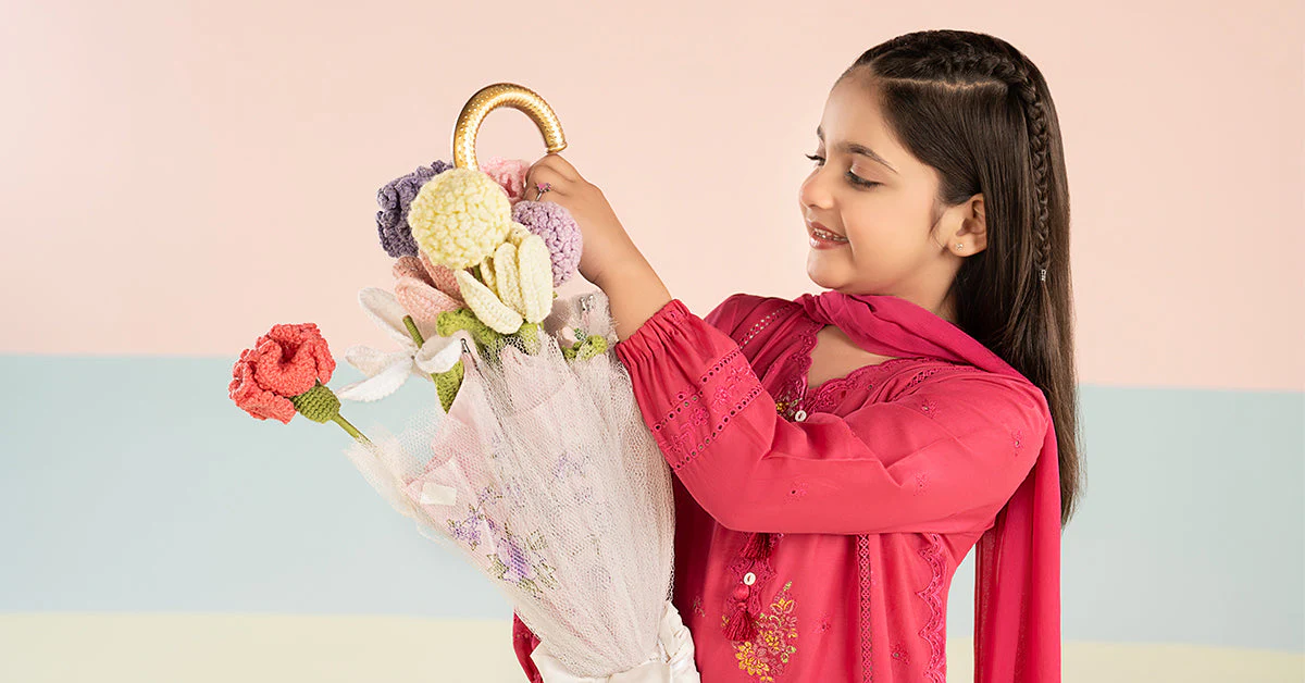 3 Piece Embroidered Lawn Suit - Image 10