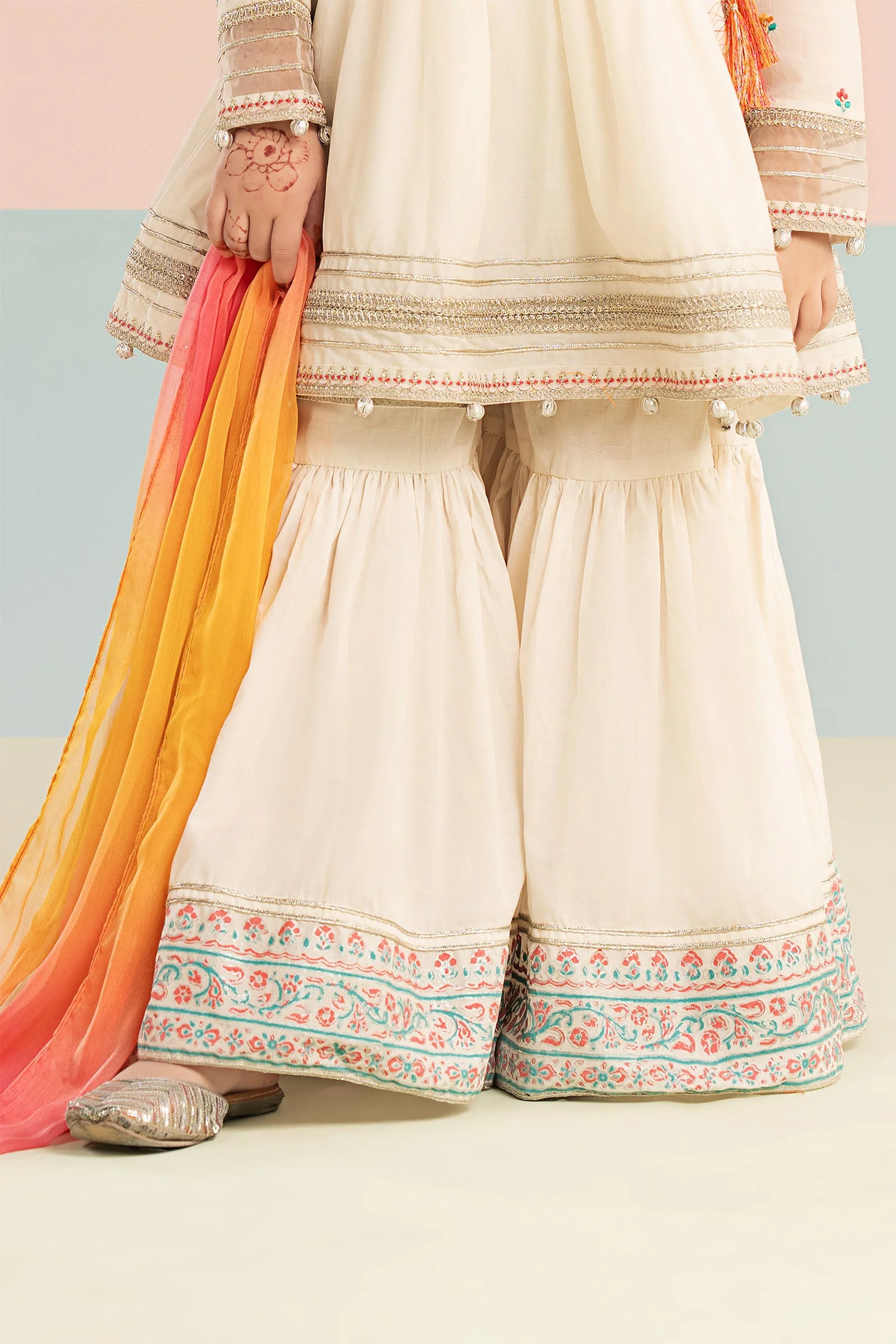 3 Piece Embroidered Lawn Suit - Image 6