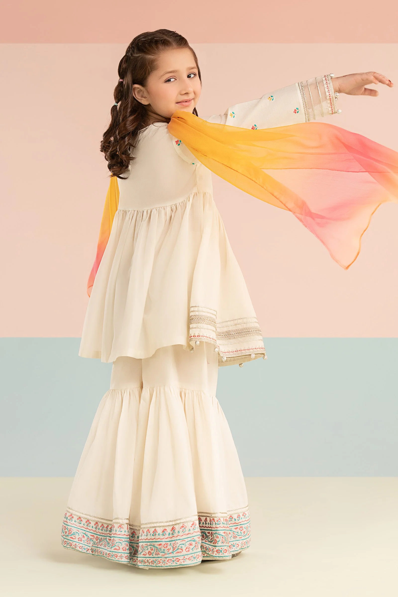 3 Piece Embroidered Lawn Suit - Image 8