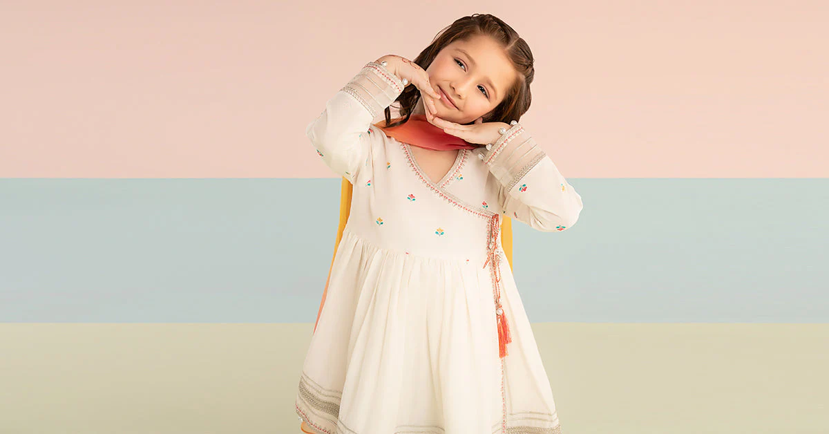 3 Piece Embroidered Lawn Suit - Image 9