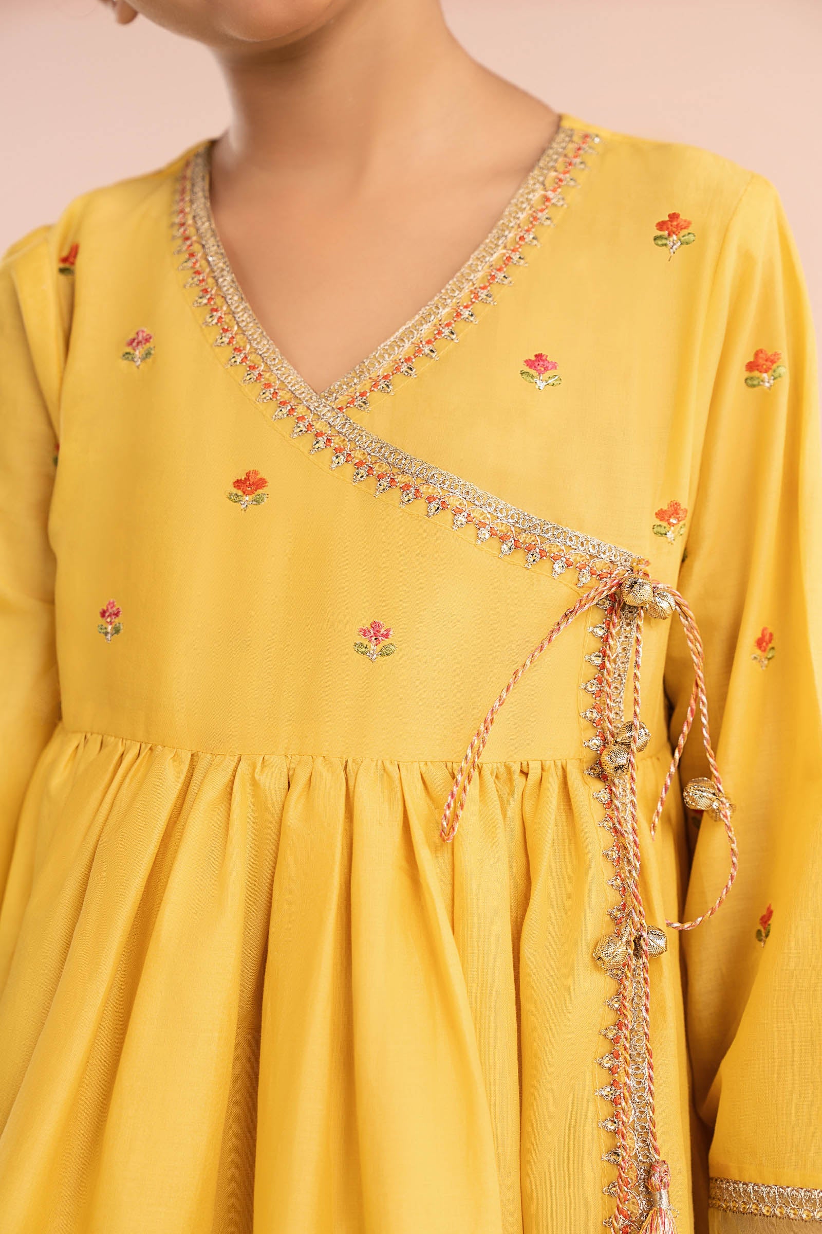 3 Piece Embroidered Lawn Suit - Image 4