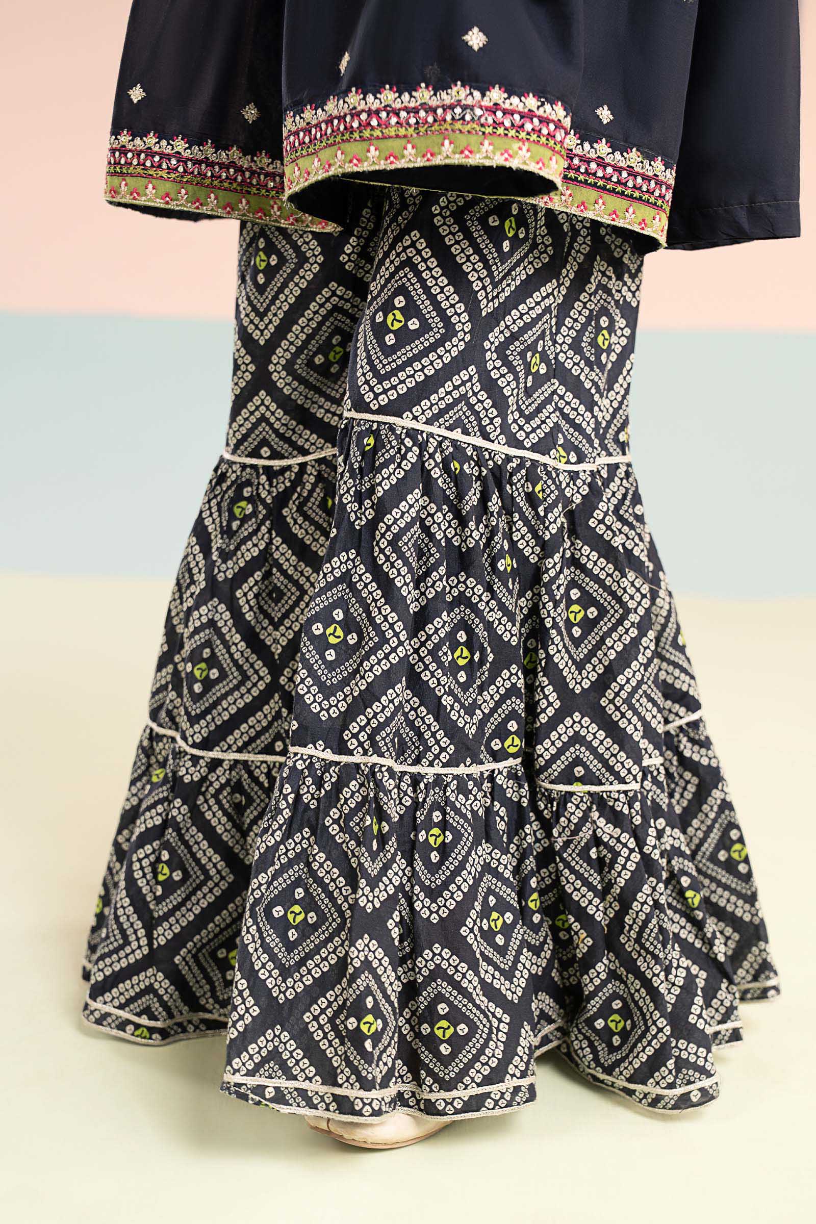 3 Piece Embroidered Lawn Suit - Image 4