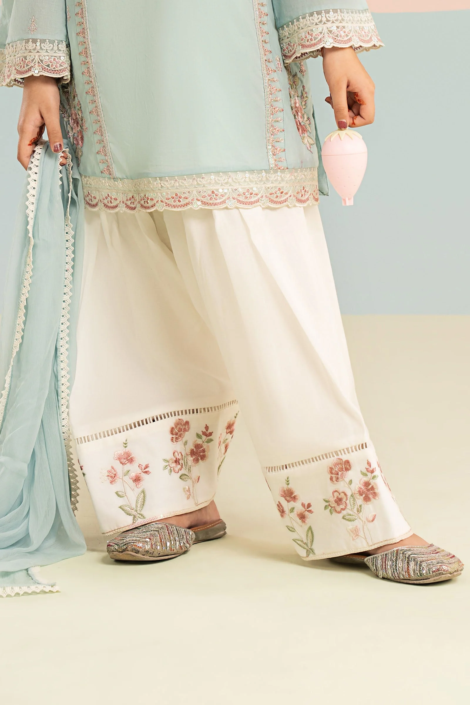 3 Piece Embroidered Lawn Suit - Image 6