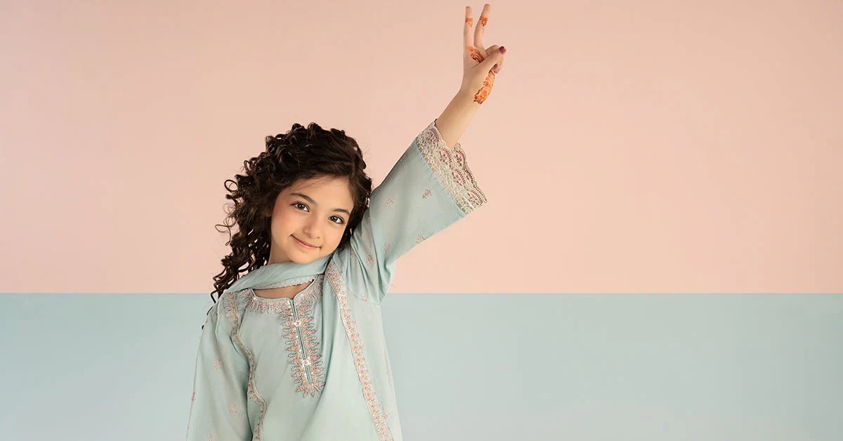 3 Piece Embroidered Lawn Suit - Image 8
