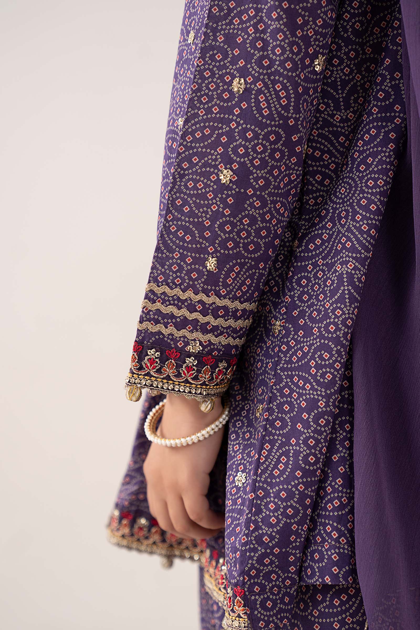3 Piece Embroidered Lawn Suit - Image 4