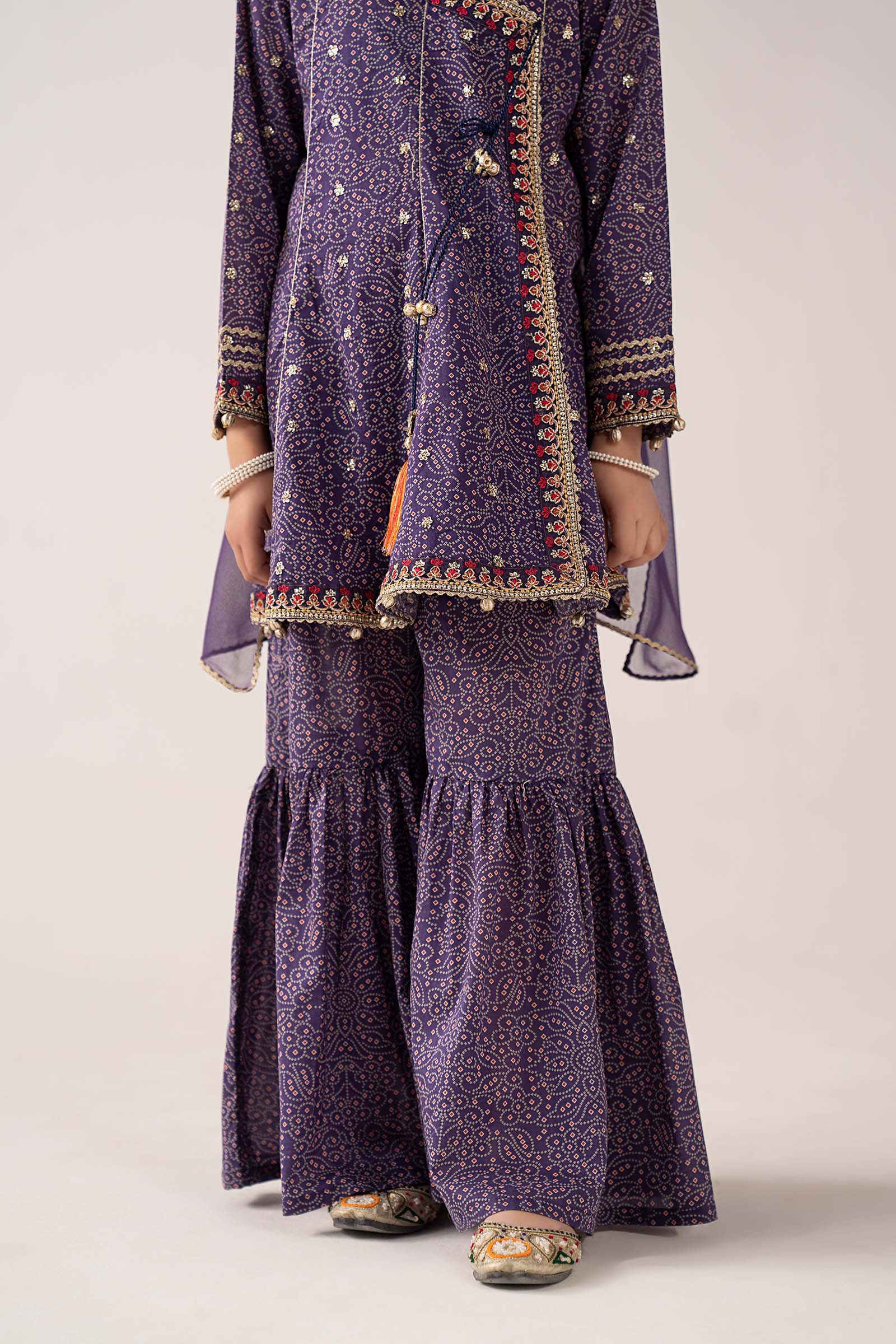 3 Piece Embroidered Lawn Suit - Image 5
