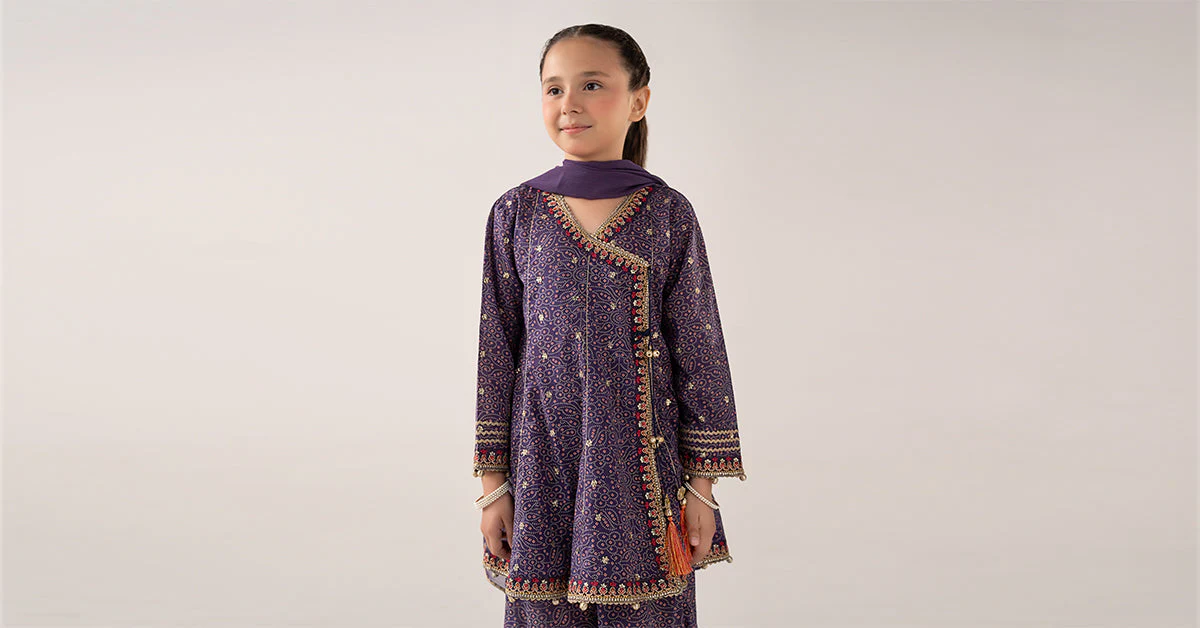 3 Piece Embroidered Lawn Suit - Image 8