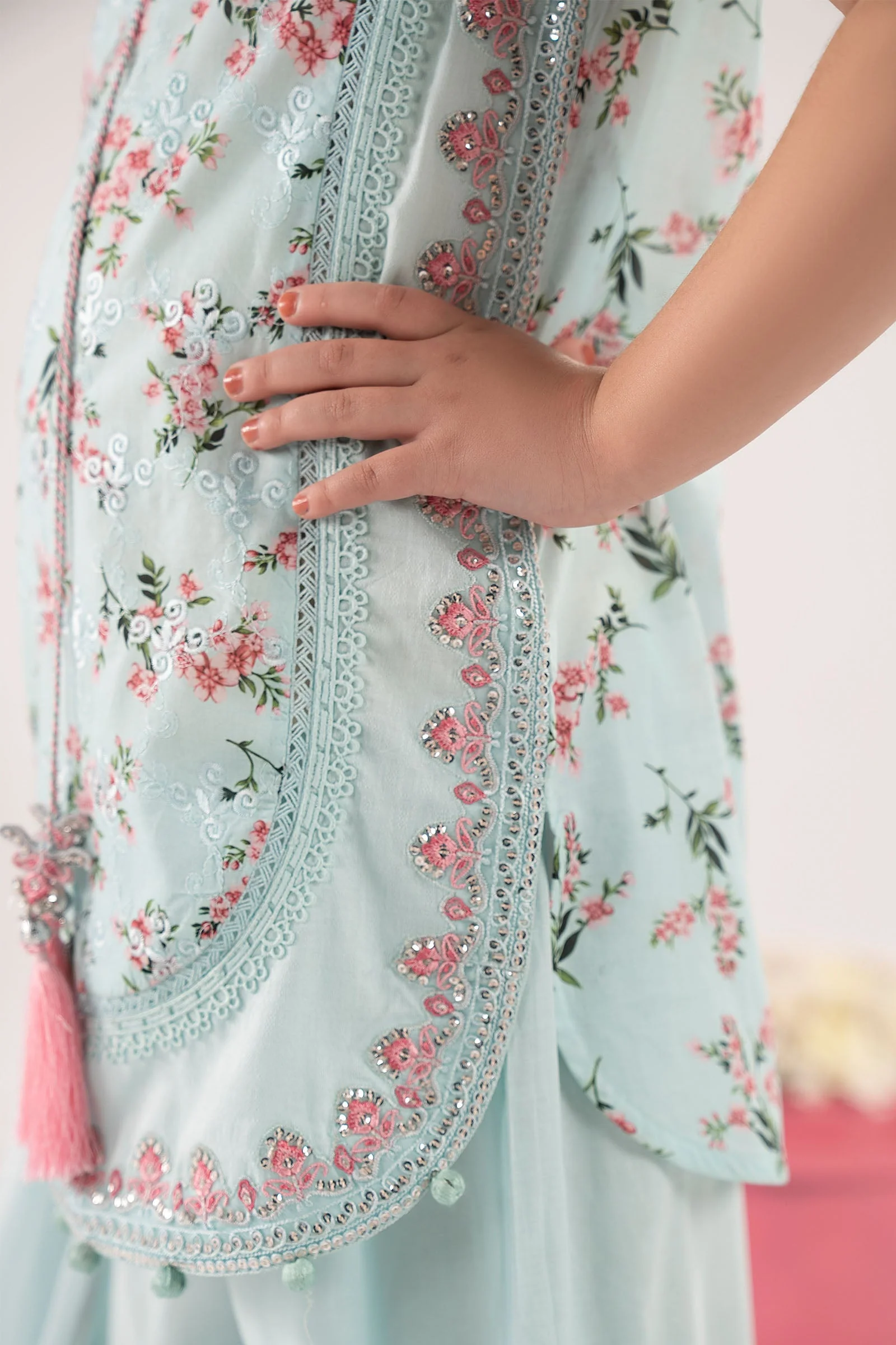3 Piece Embroidered Lawn Suit - Image 4