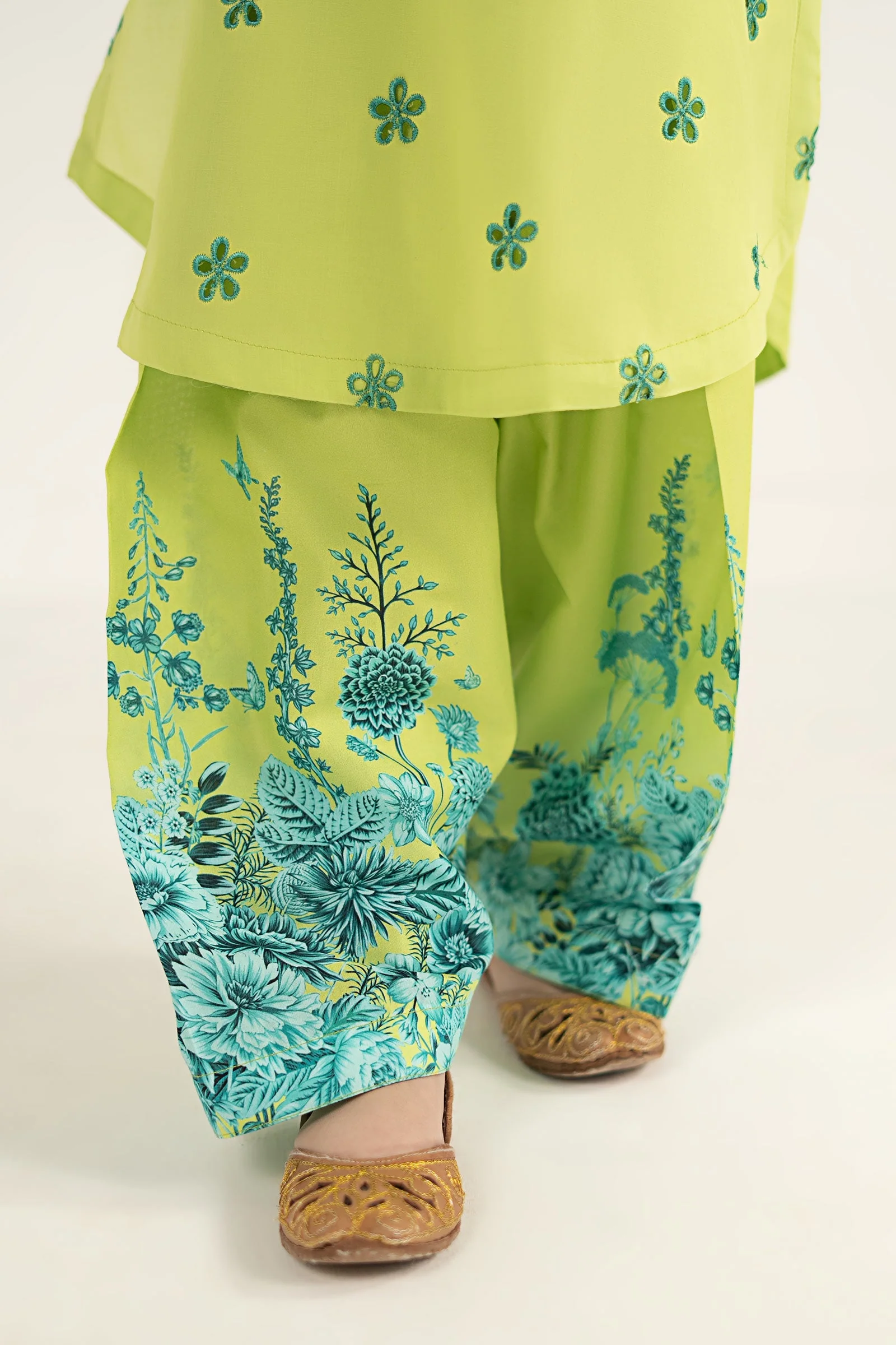 2 Piece Embroidered Lawn Suit - Image 6