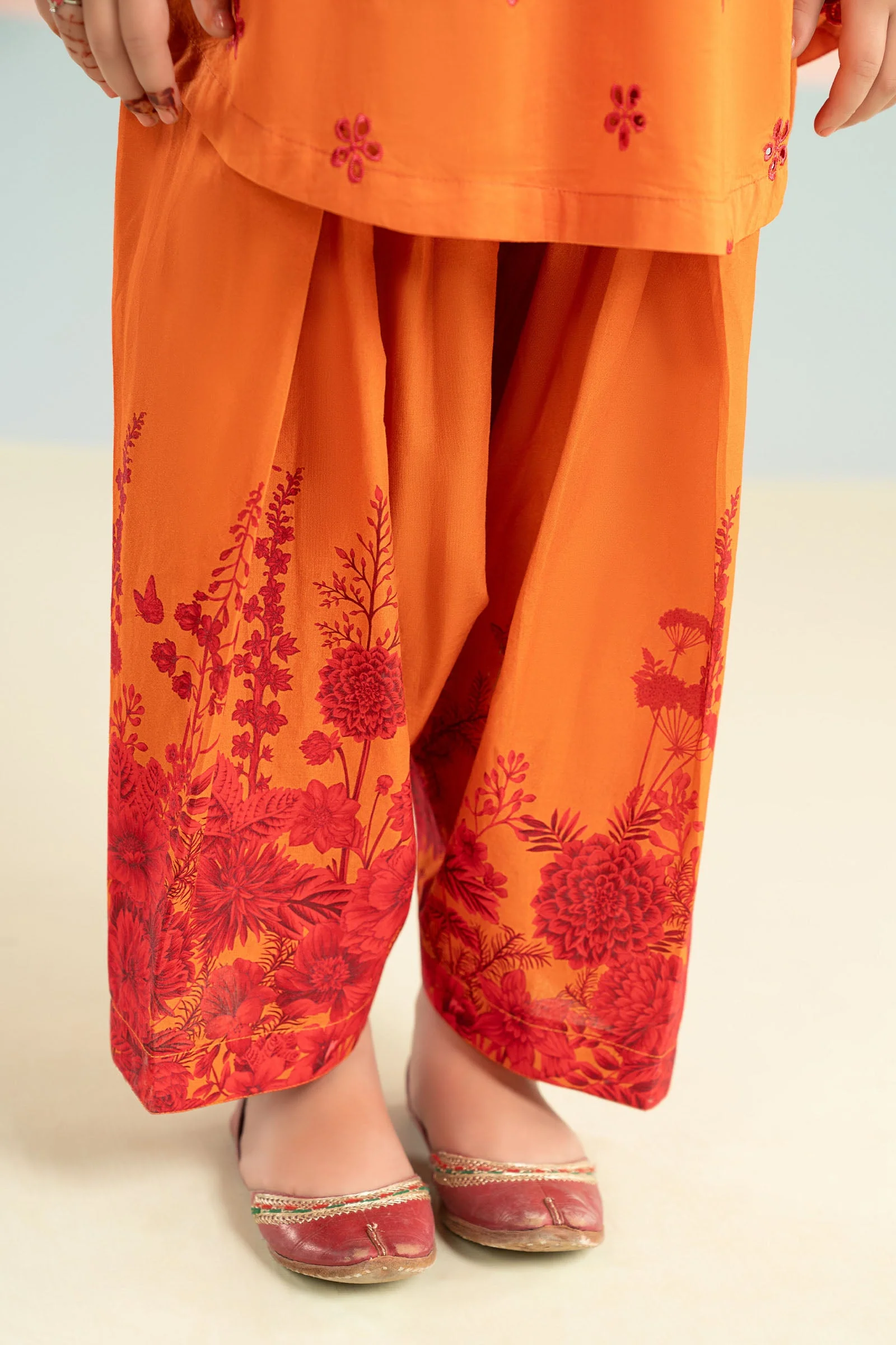 2 Piece Embroidered Lawn Suit - Image 6