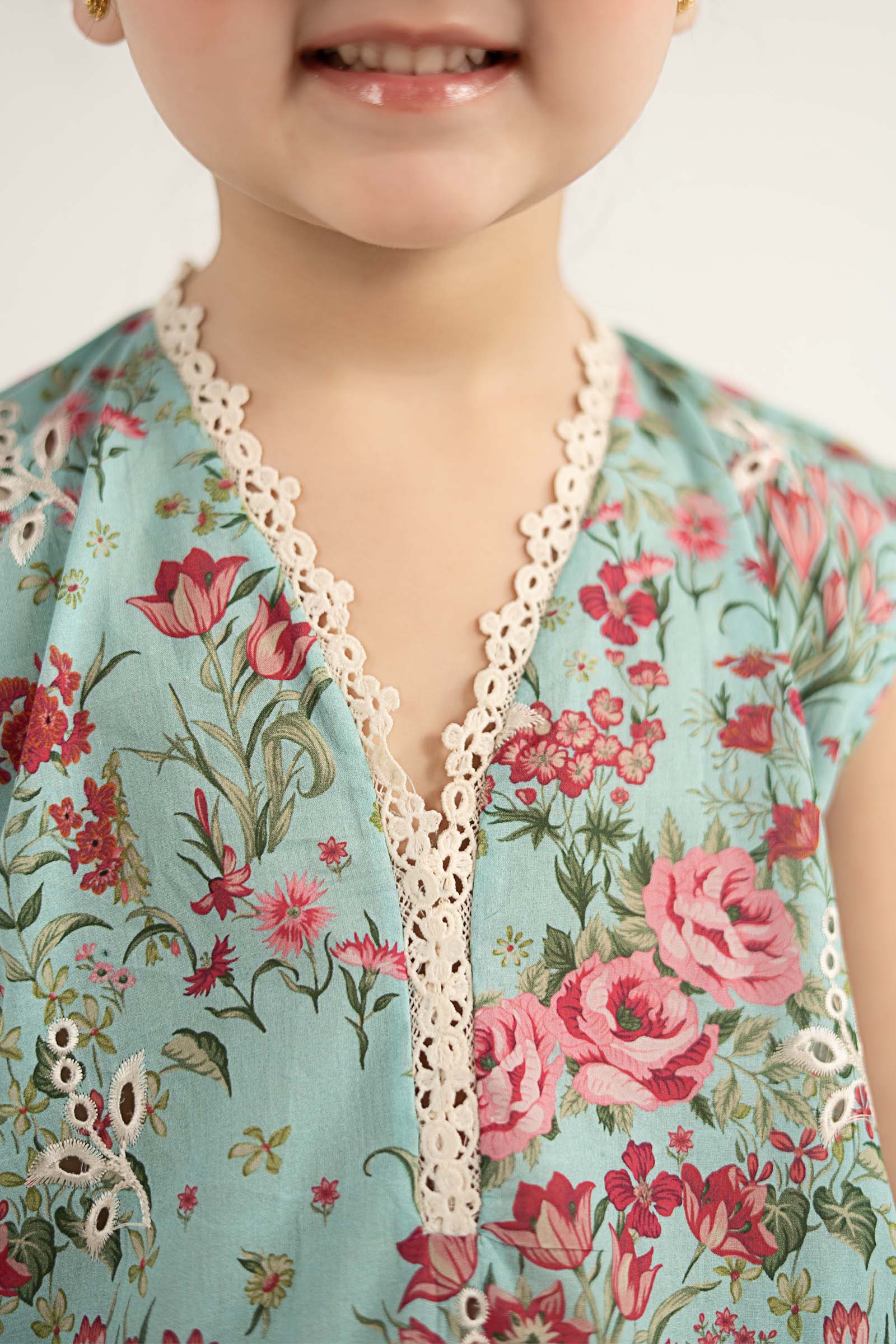 3 Piece Embroidered Lawn Suit - Image 4