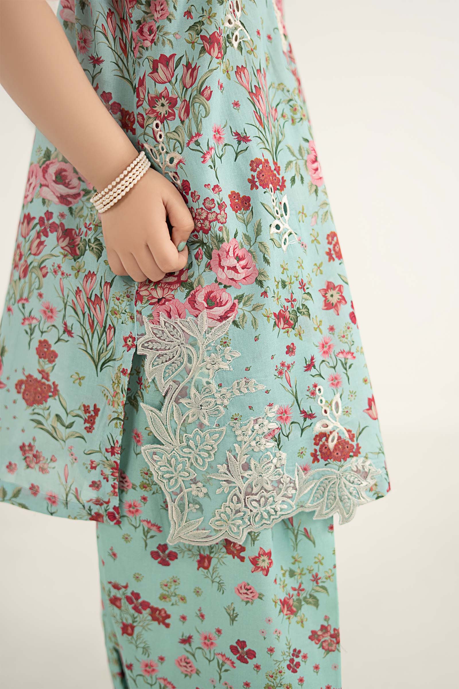 3 Piece Embroidered Lawn Suit - Image 5