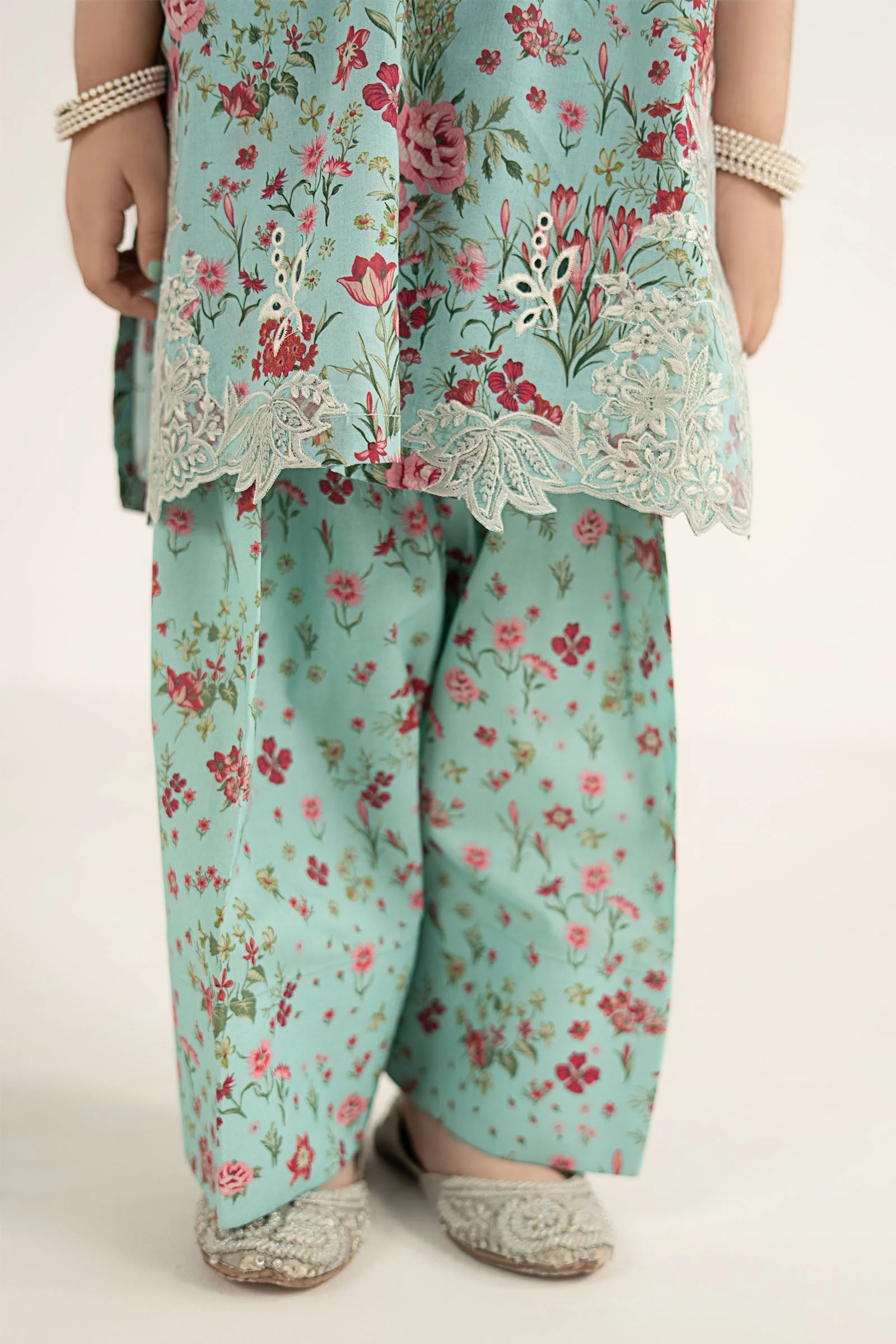 3 Piece Embroidered Lawn Suit - Image 6