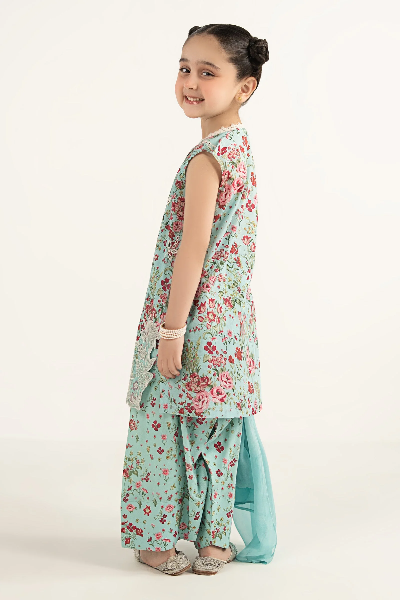 3 Piece Embroidered Lawn Suit - Image 8