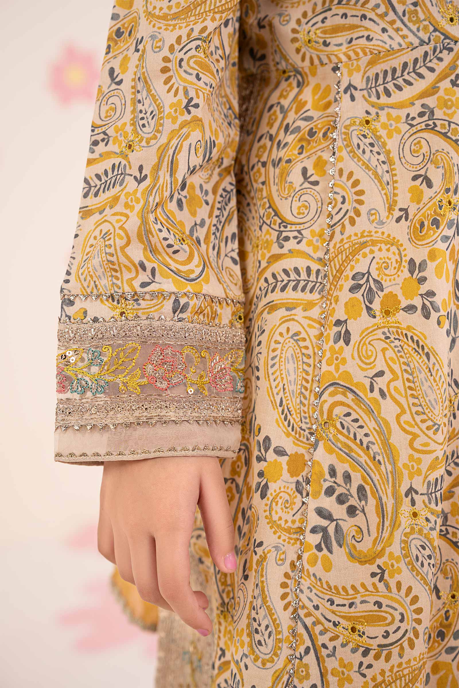 3 Piece Embroidered Lawn Suit - Image 5