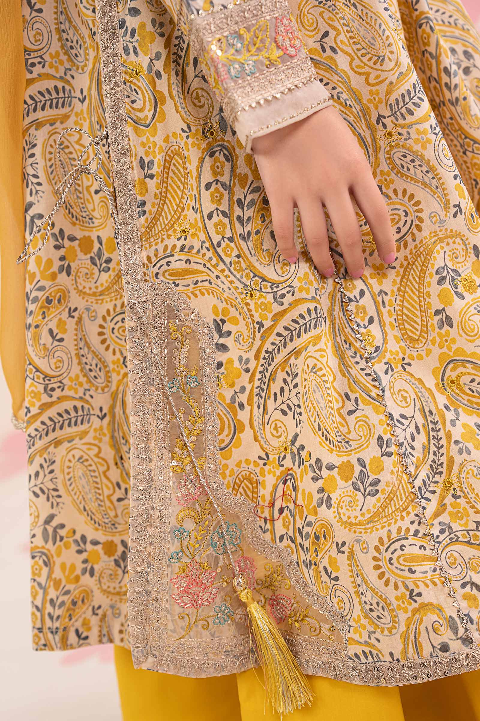 3 Piece Embroidered Lawn Suit - Image 6
