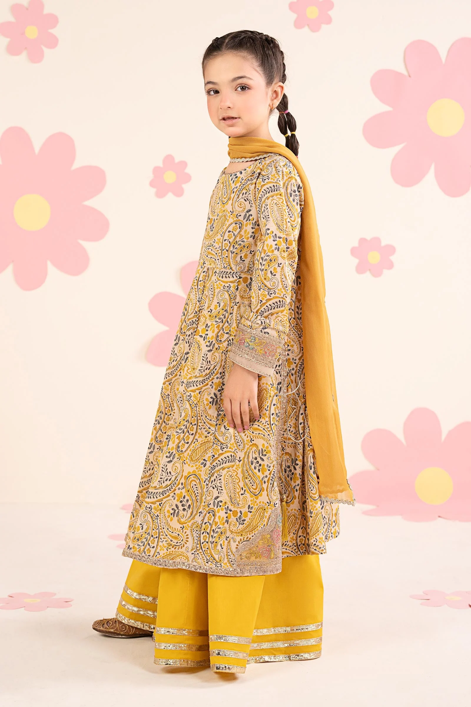 3 Piece Embroidered Lawn Suit - Image 8