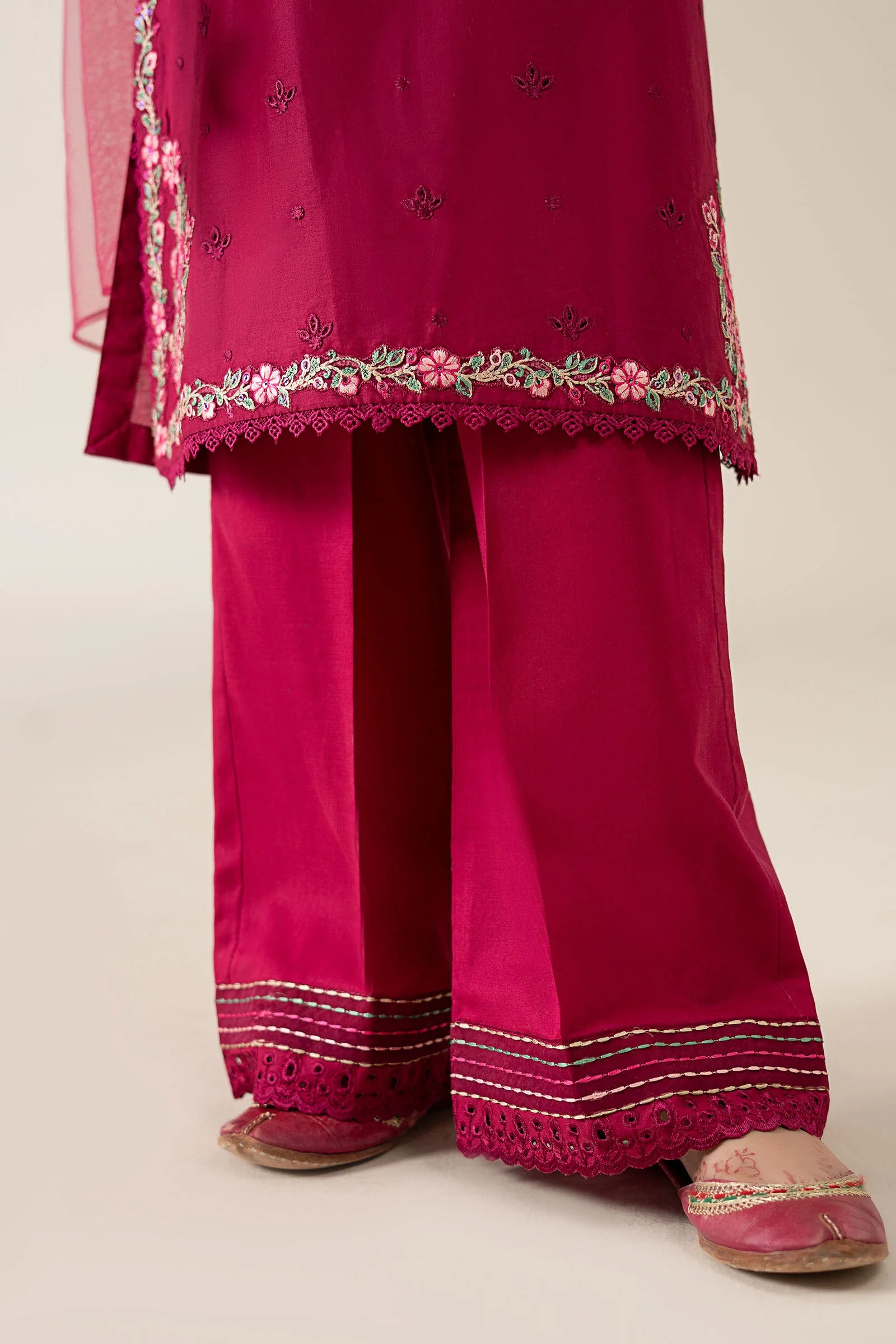 3 Piece Embroidered Lawn Suit - Image 6