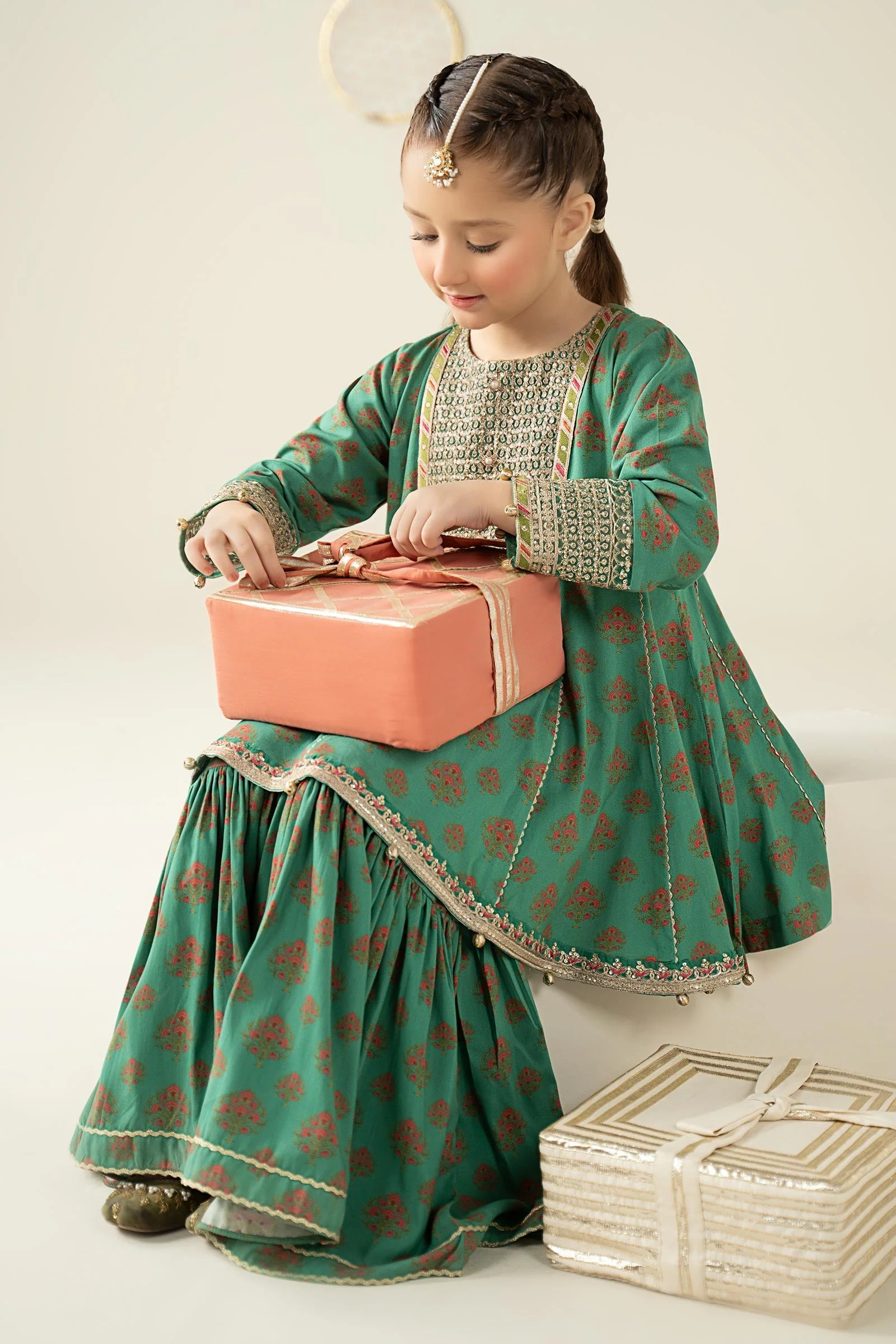 3 Piece Embroidered Linen Suit - Image 4