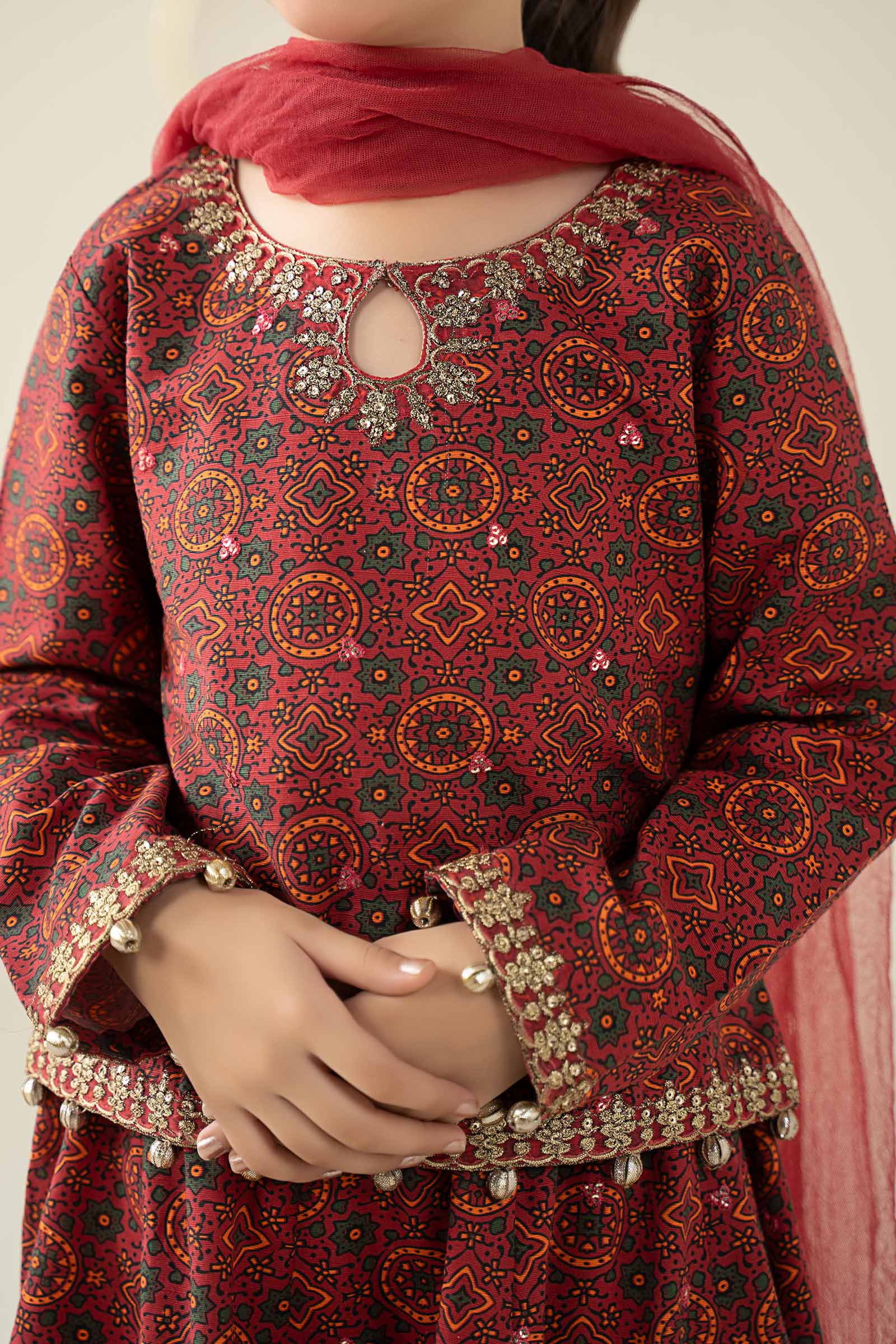 3 Piece Embroidered Slub Khaddar Suit - Image 8