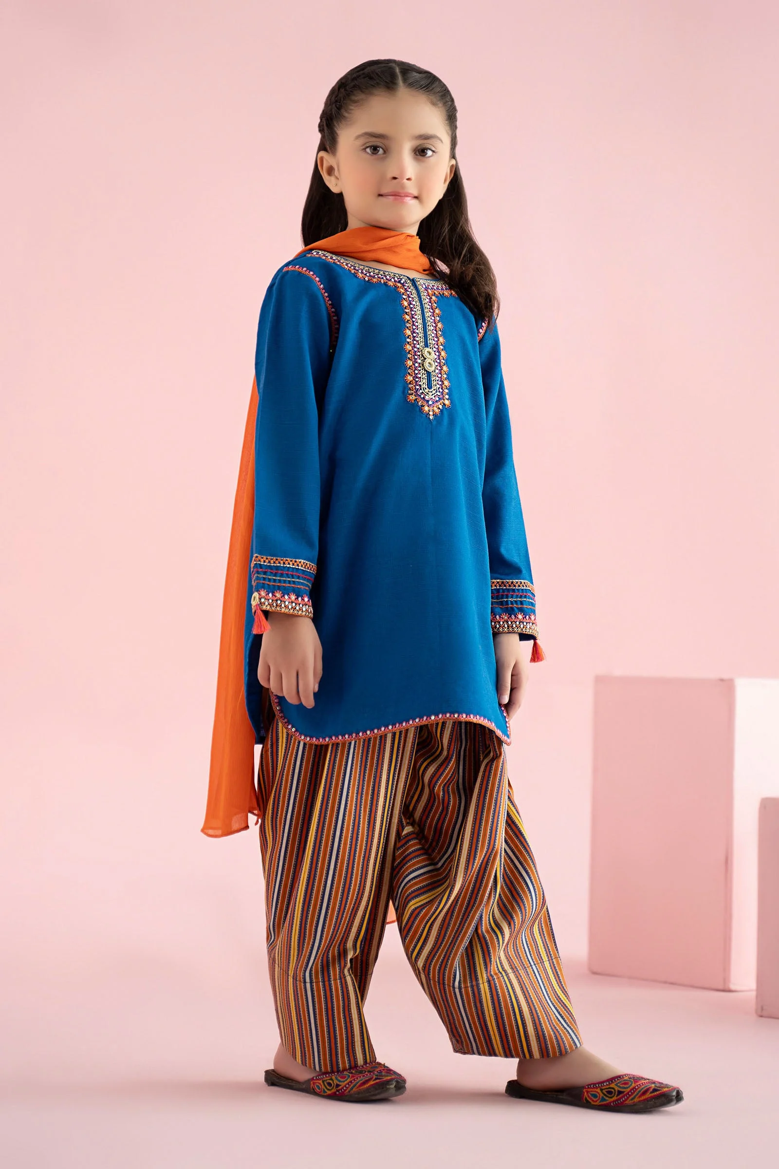 3 Piece Embroidered Slub Khaddar Suit - Image 7