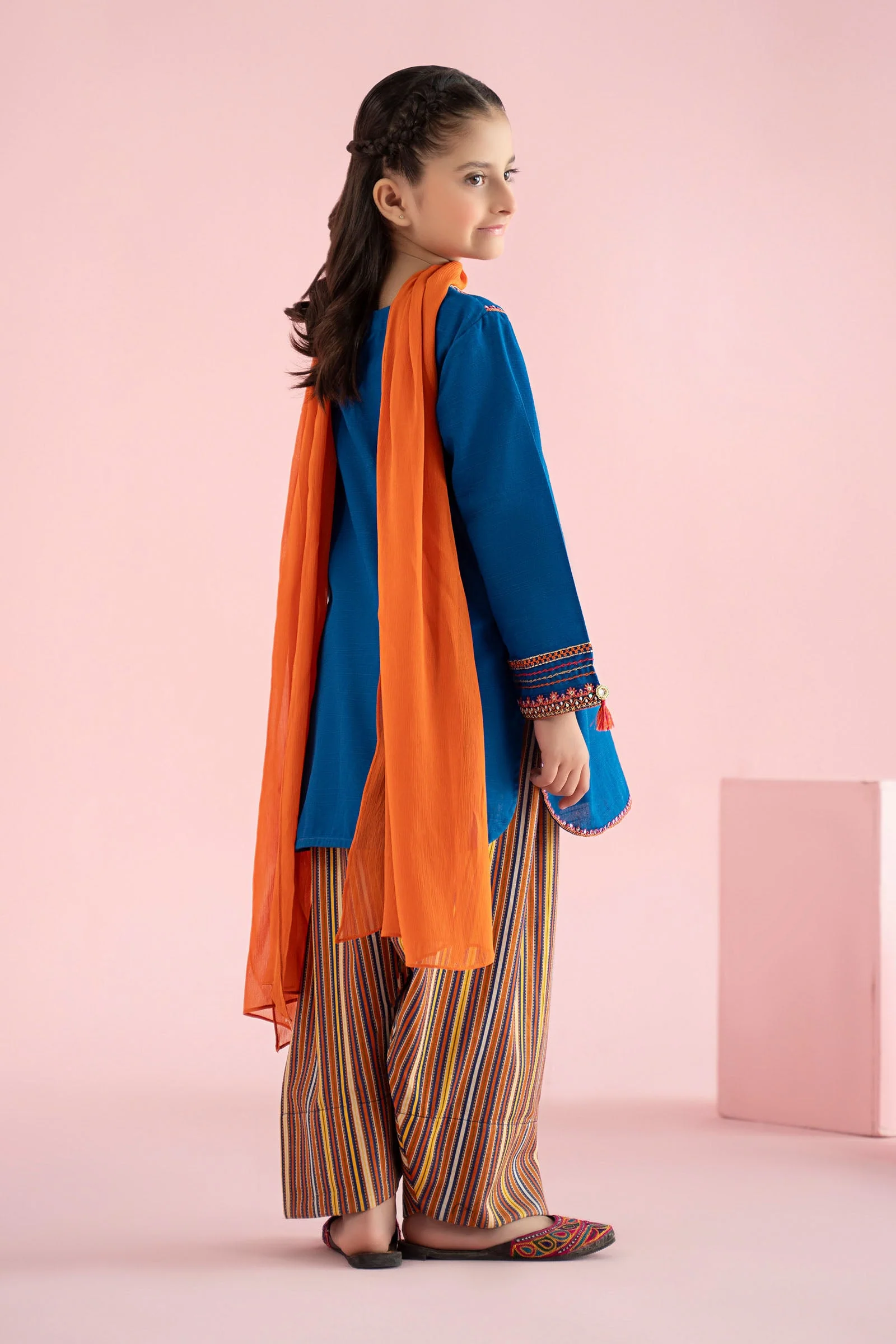3 Piece Embroidered Slub Khaddar Suit - Image 8