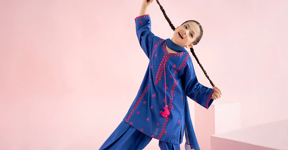 3 Piece Embroidered Khaddar Suit - Image 3