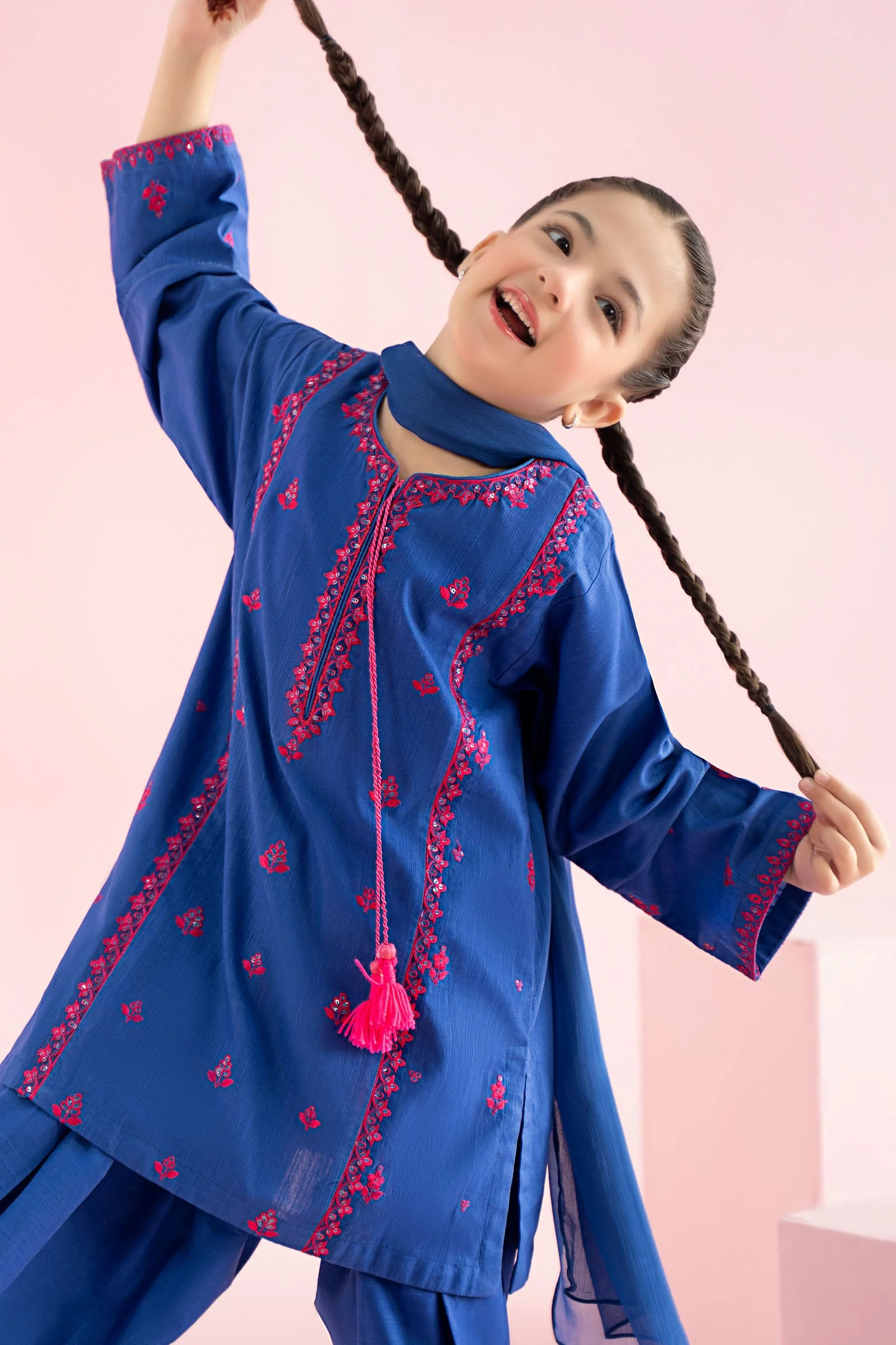 3 Piece Embroidered Khaddar Suit - Image 6