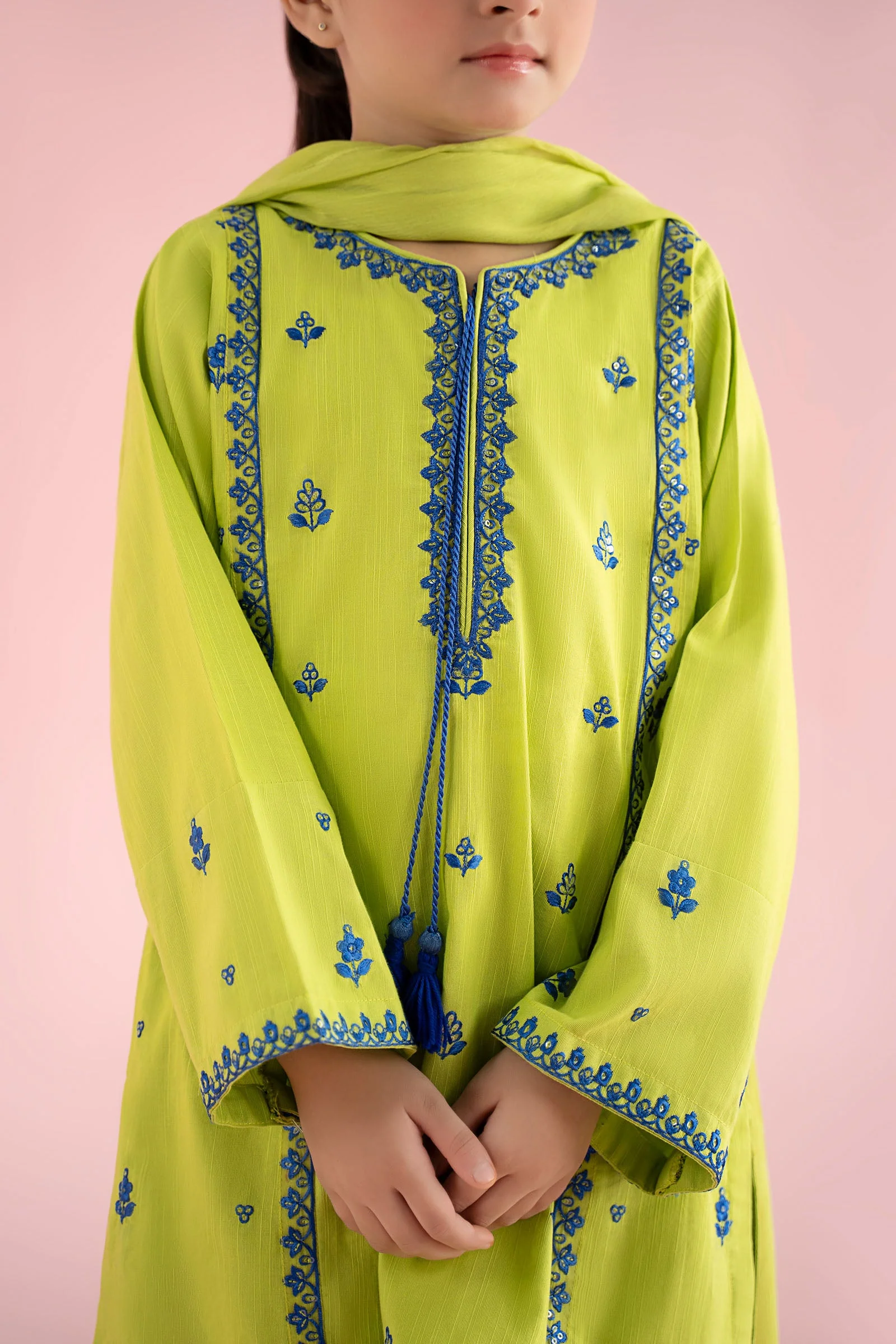 3 Piece Embroidered Khaddar Suit - Image 4
