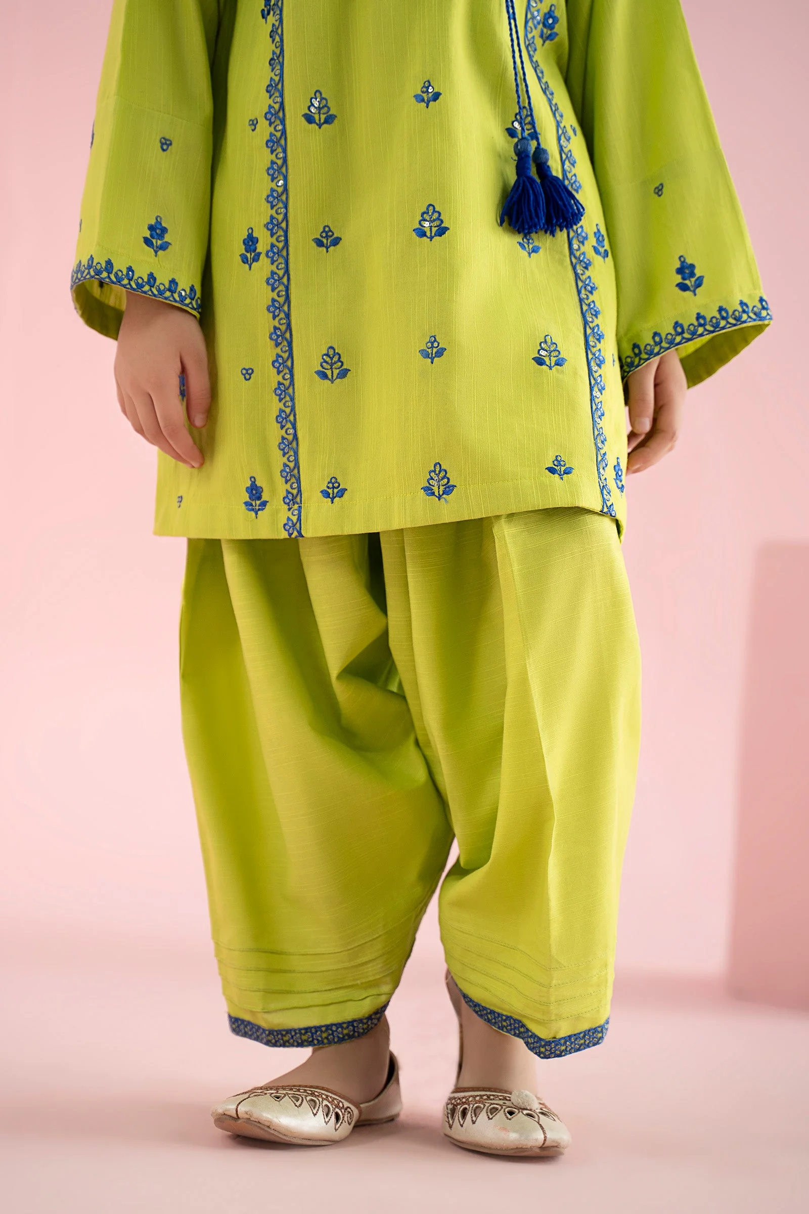 3 Piece Embroidered Khaddar Suit - Image 5
