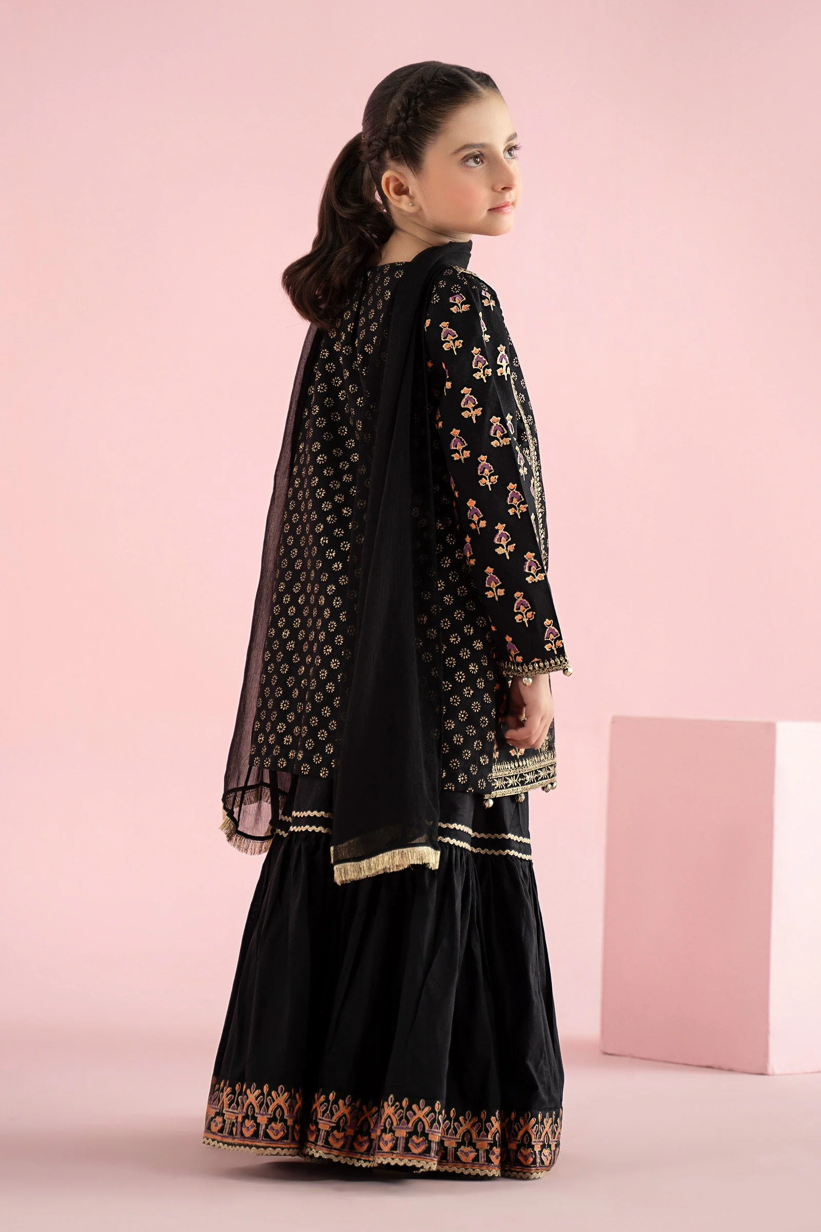 3 Piece Embroidered Karandi Suit - Image 7