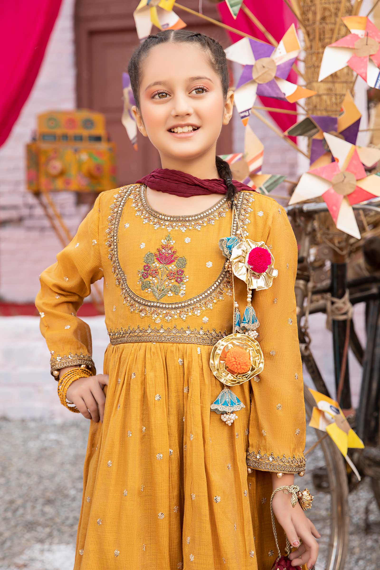 3 Piece Embroidered Zari Lawn Suit - Image 2