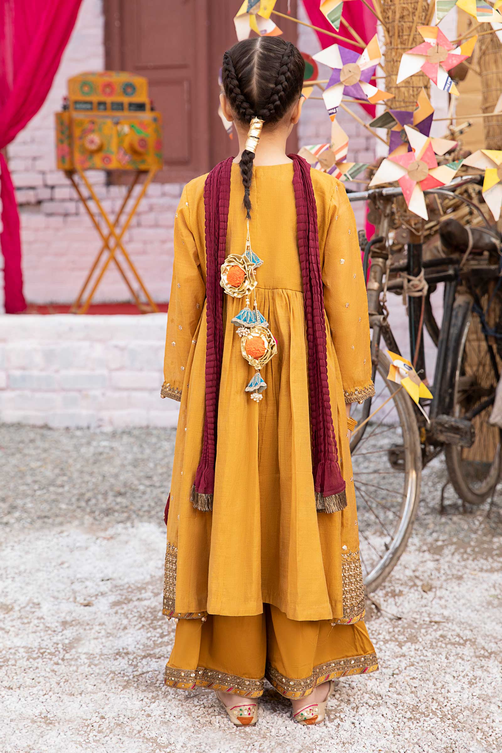 3 Piece Embroidered Zari Lawn Suit - Image 4