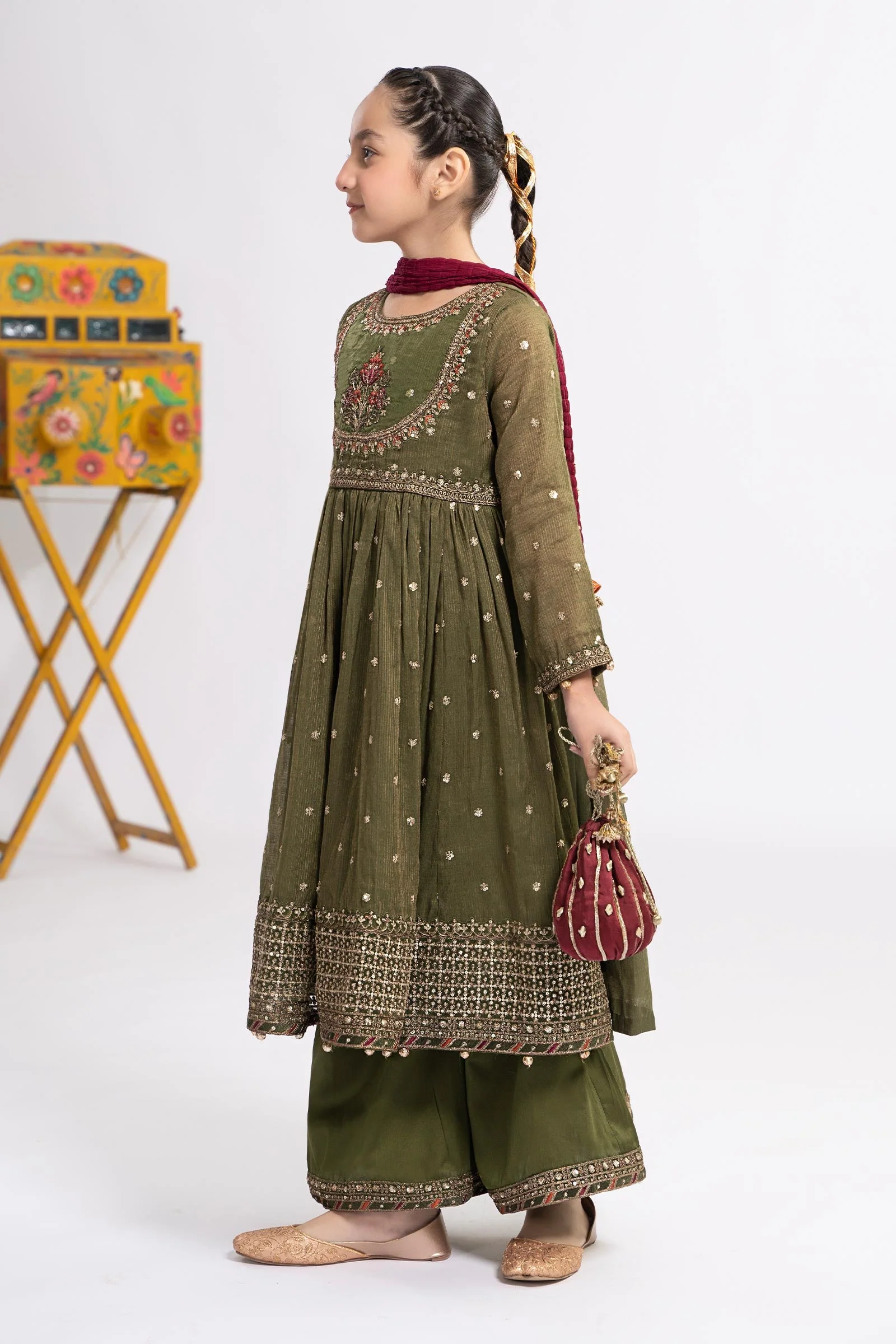 3 Piece Embroidered Zari Lawn Suit - Image 5