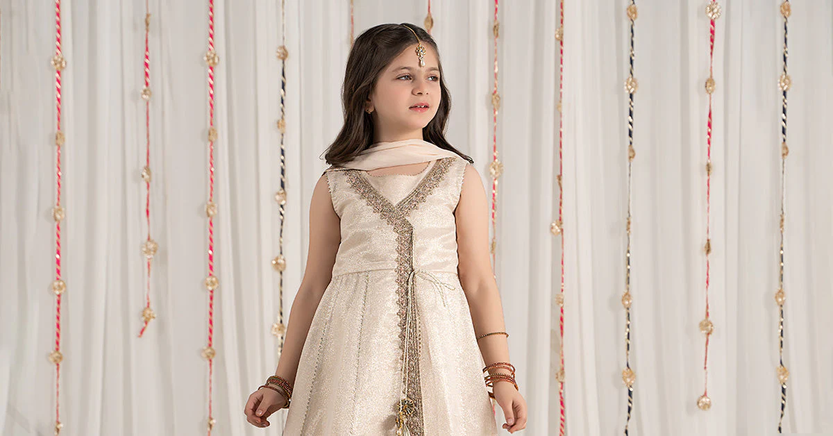 3 Piece Embroidered Cotton Staple Zari Suit - Image 8
