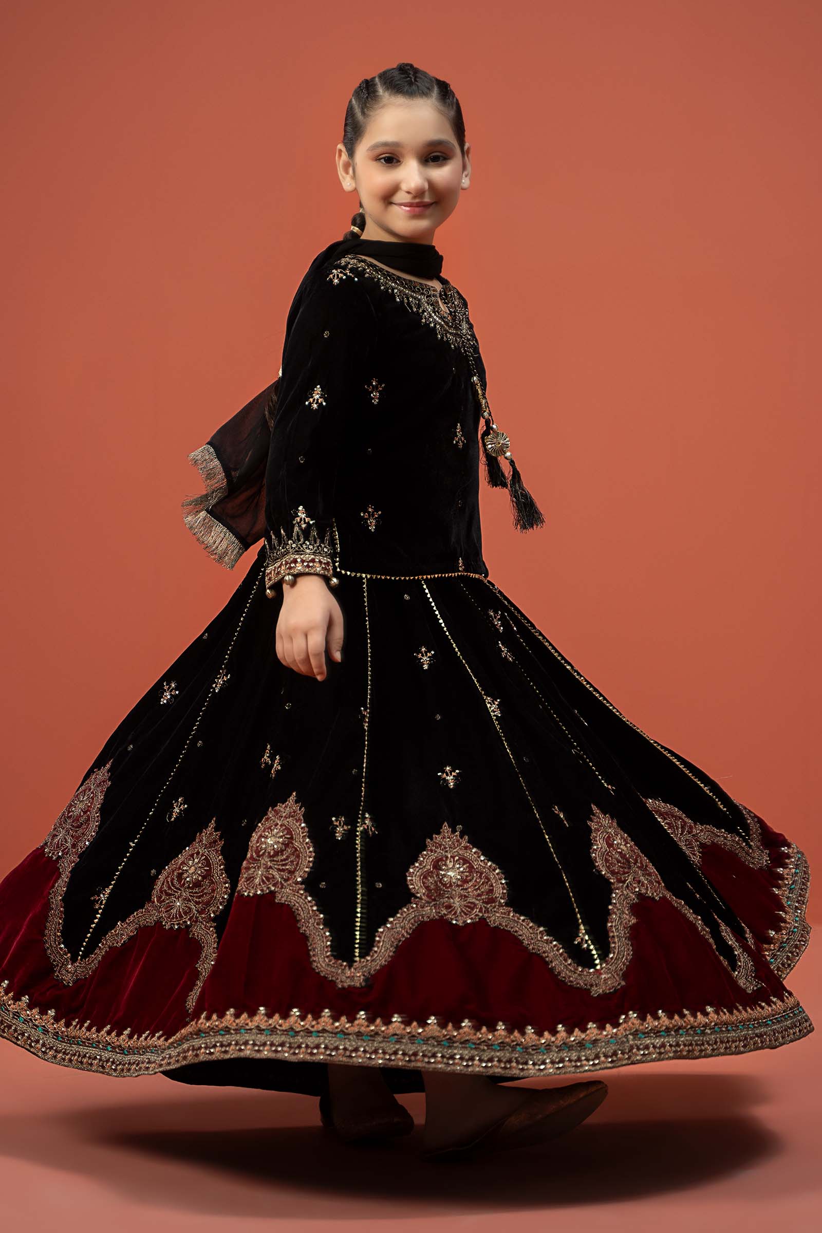 3 Piece Embroidered Velvet Suit - Image 6
