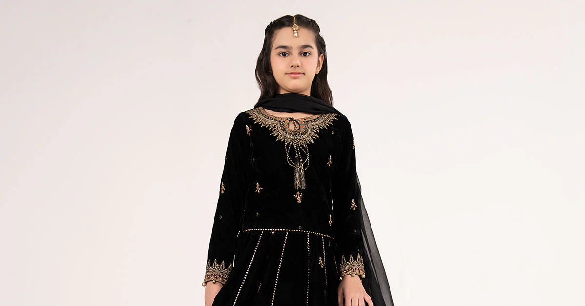 3 Piece Embroidered Velvet Suit - Image 8