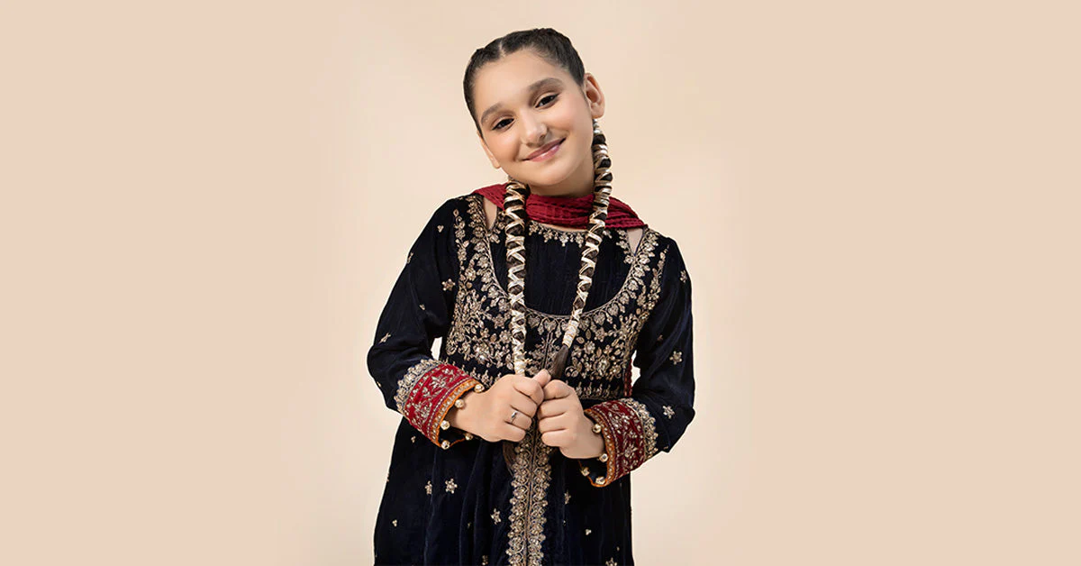 3 Piece Embroidered Velvet Suit - Image 7
