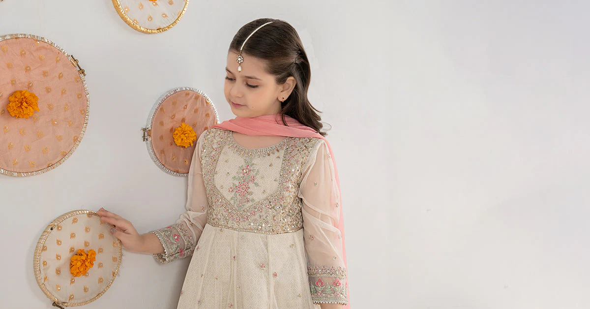 3 Piece Embroidered Net Suit - Image 9