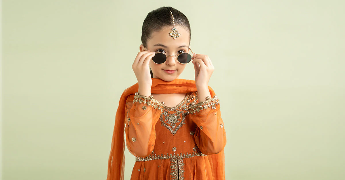 3 Piece Embroidered Net Suit - Image 10