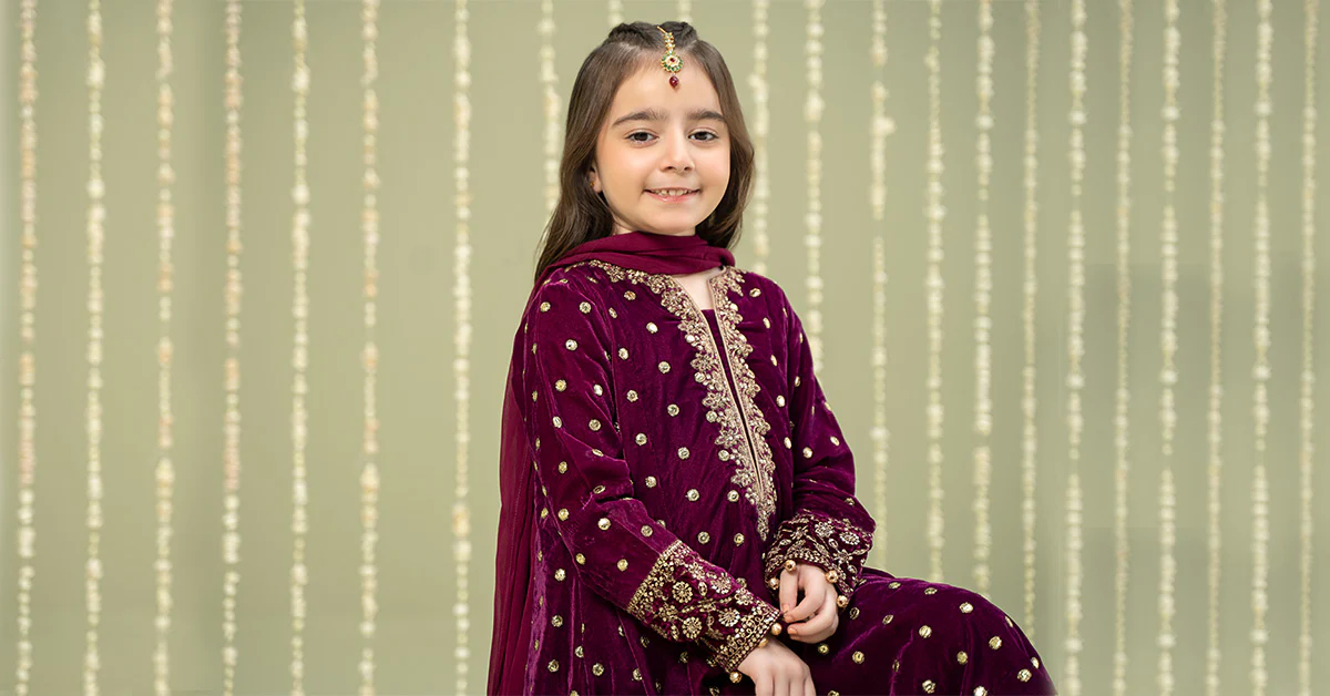 3 Piece Embroidered Velvet Suit - Image 9