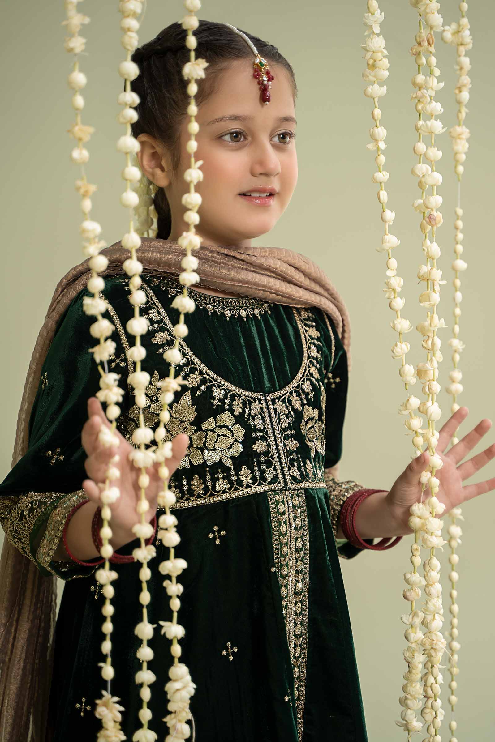 3 Piece Embroidered Velvet Suit - Image 2