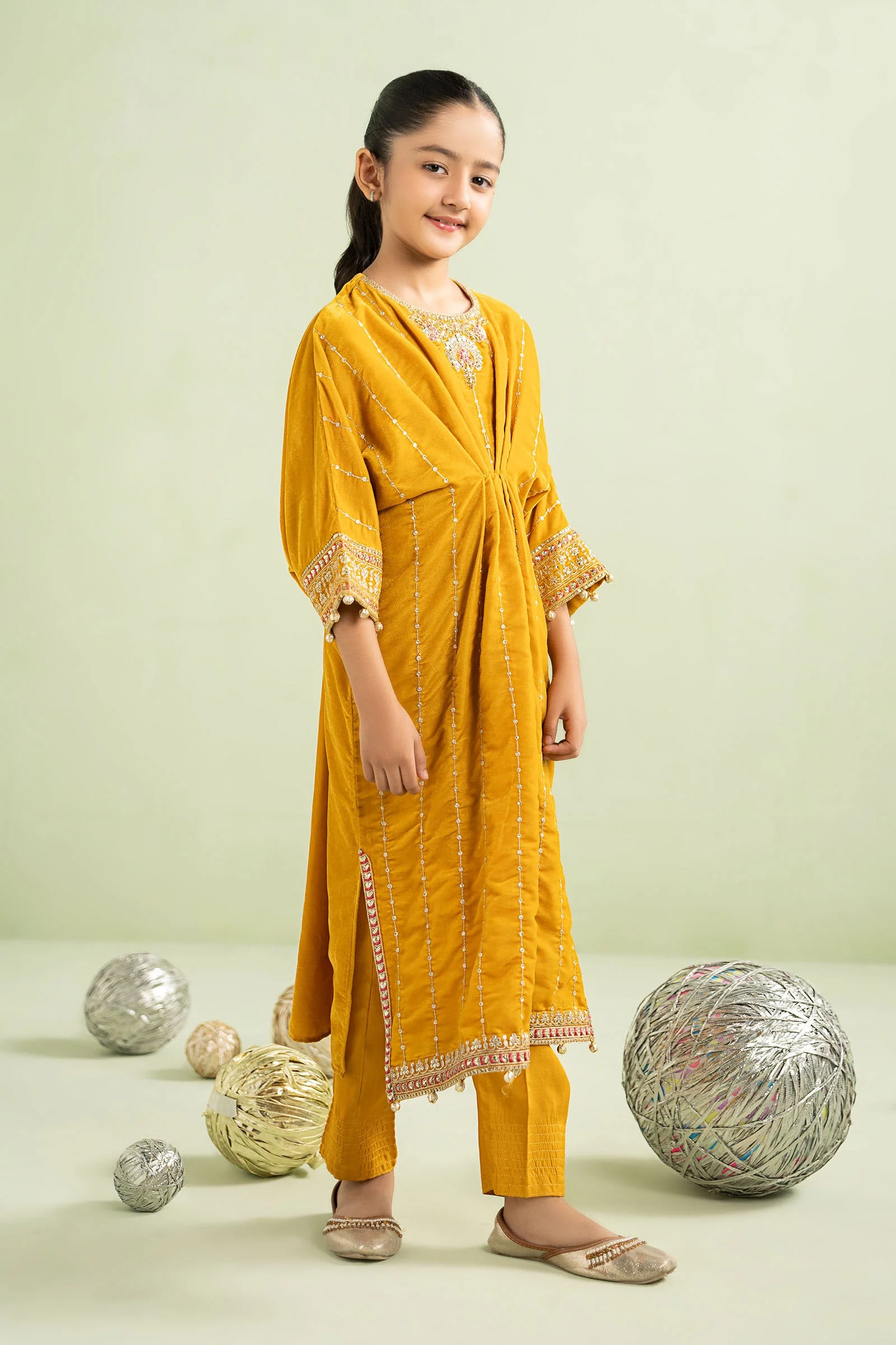 2 Piece Embroidered Velvet Suit - Image 3
