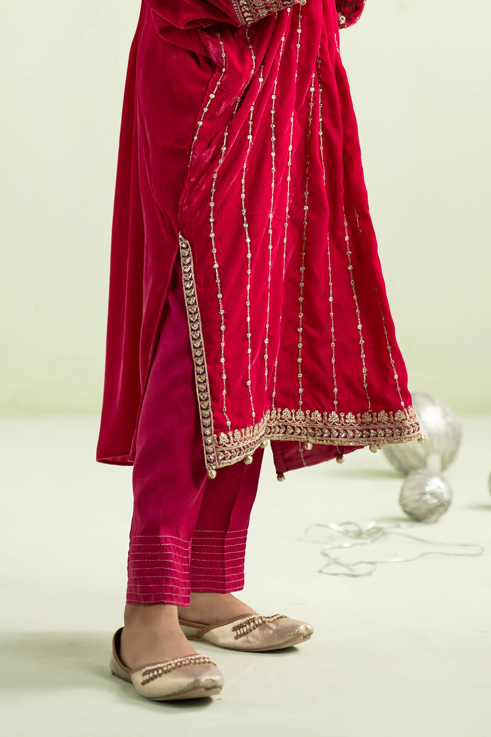 2 Piece Embroidered Velvet Suit - Image 5