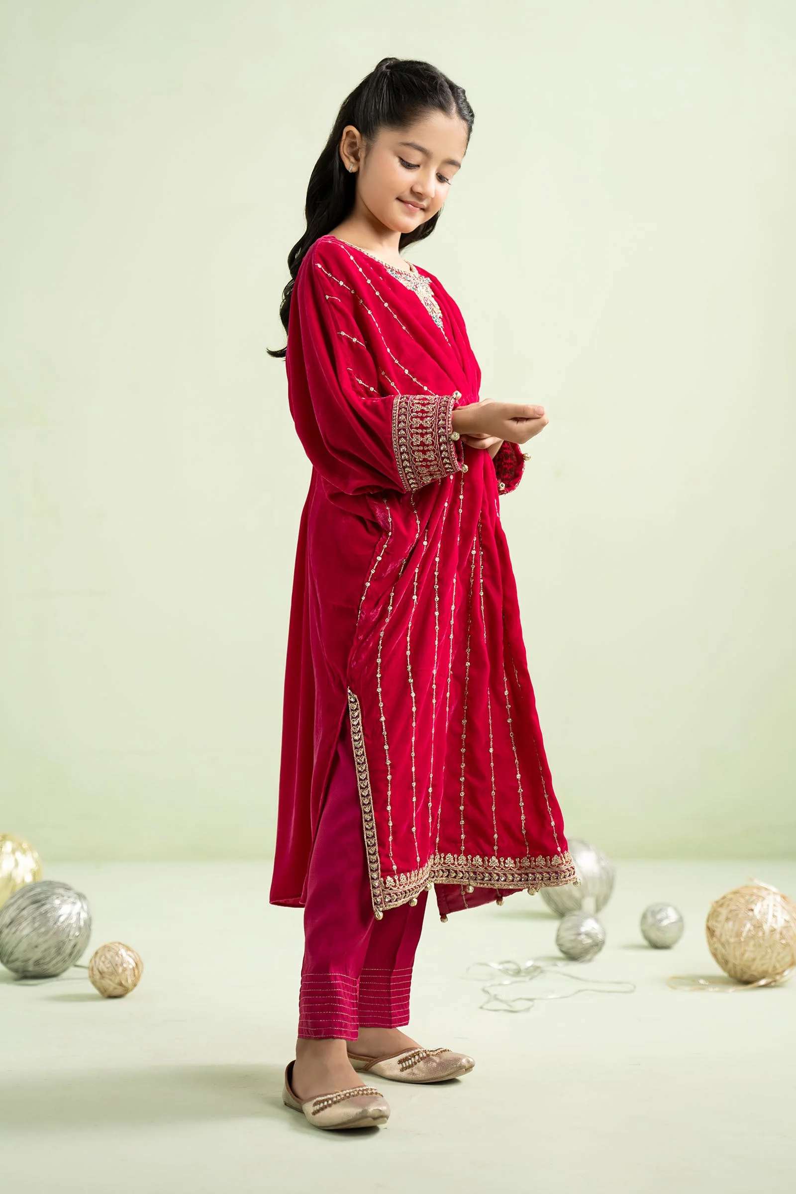2 Piece Embroidered Velvet Suit - Image 6