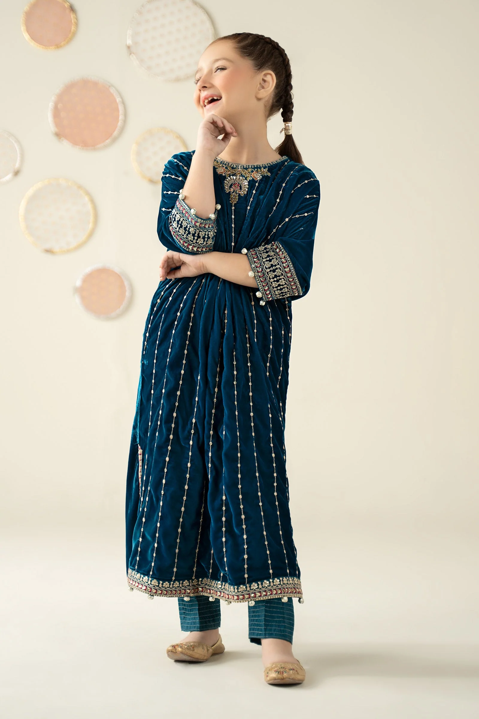 2 Piece Embroidered Velvet Suit - Image 4