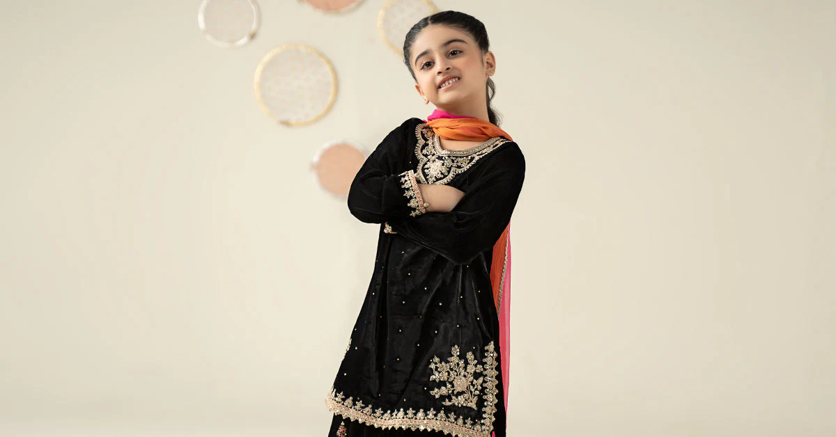 3 Piece Embroidered Velvet Suit - Image 10